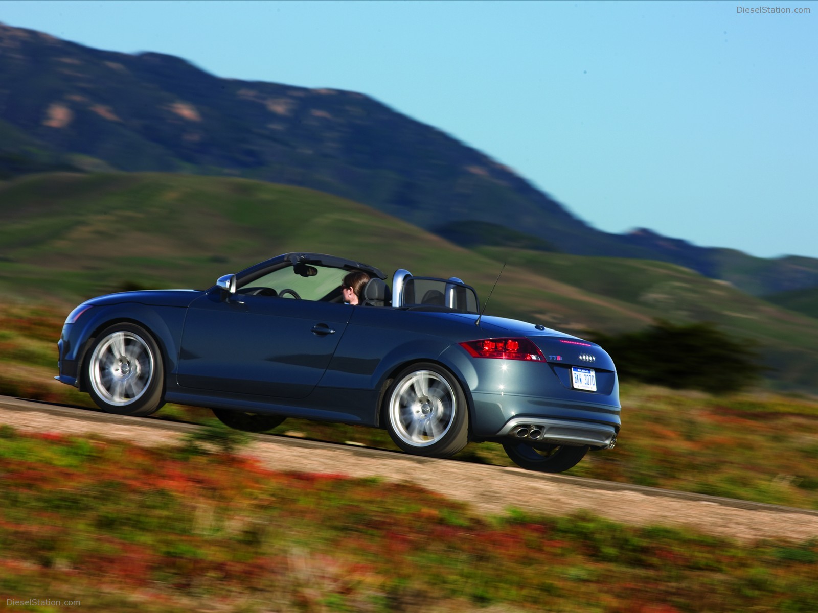 Audi TTS Coupe and Roadster 2009