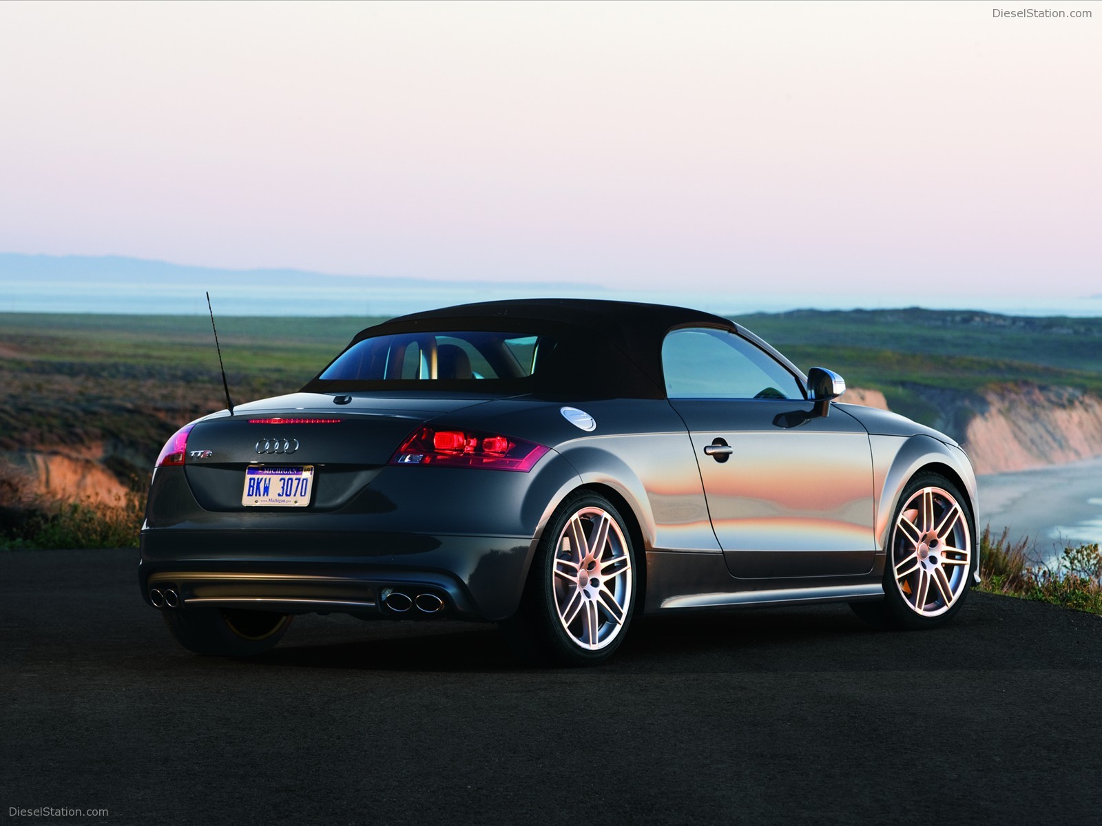 Audi TTS Coupe and Roadster 2009