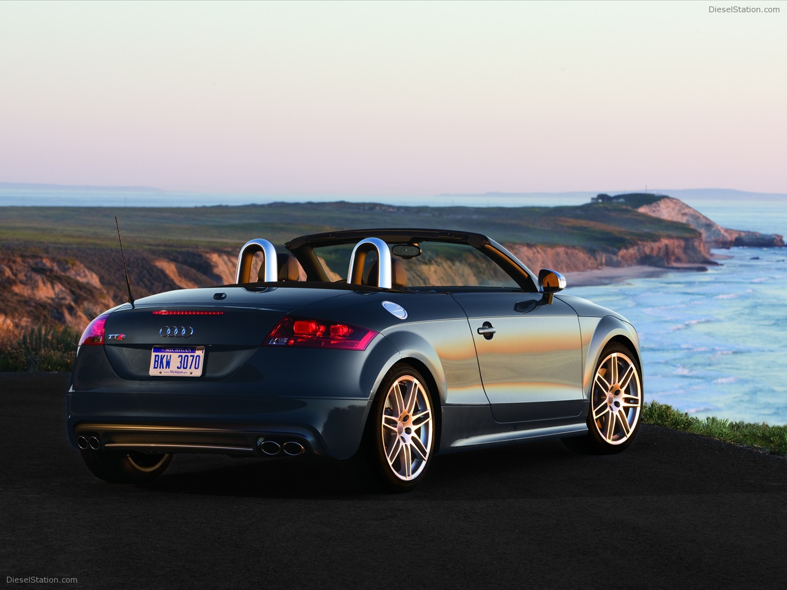 Audi TTS Coupe and Roadster 2009
