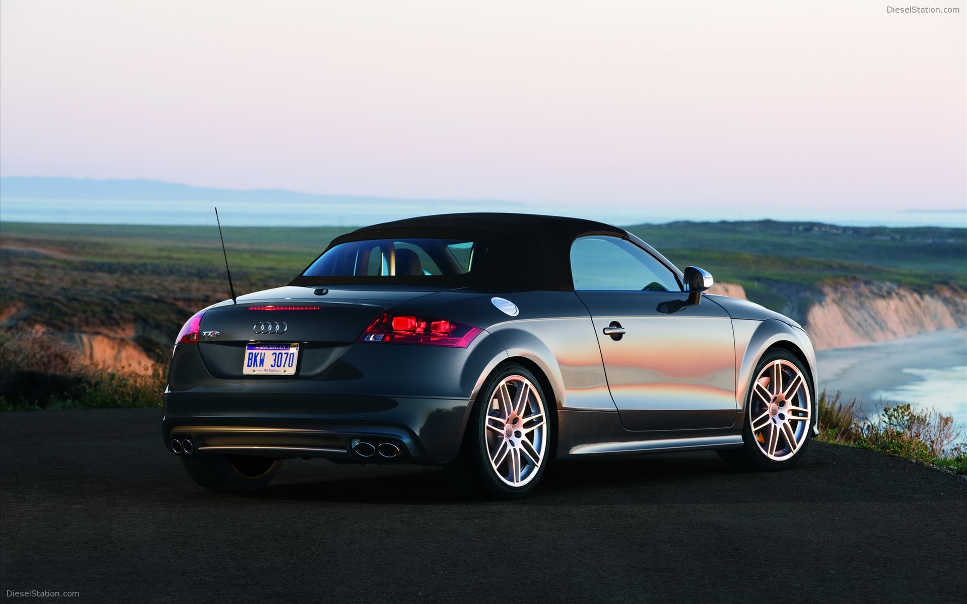 Audi TTS Coupe and Roadster 2009