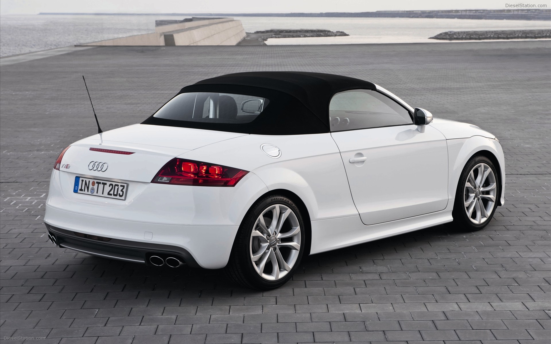 Audi TTS Roadster 2011