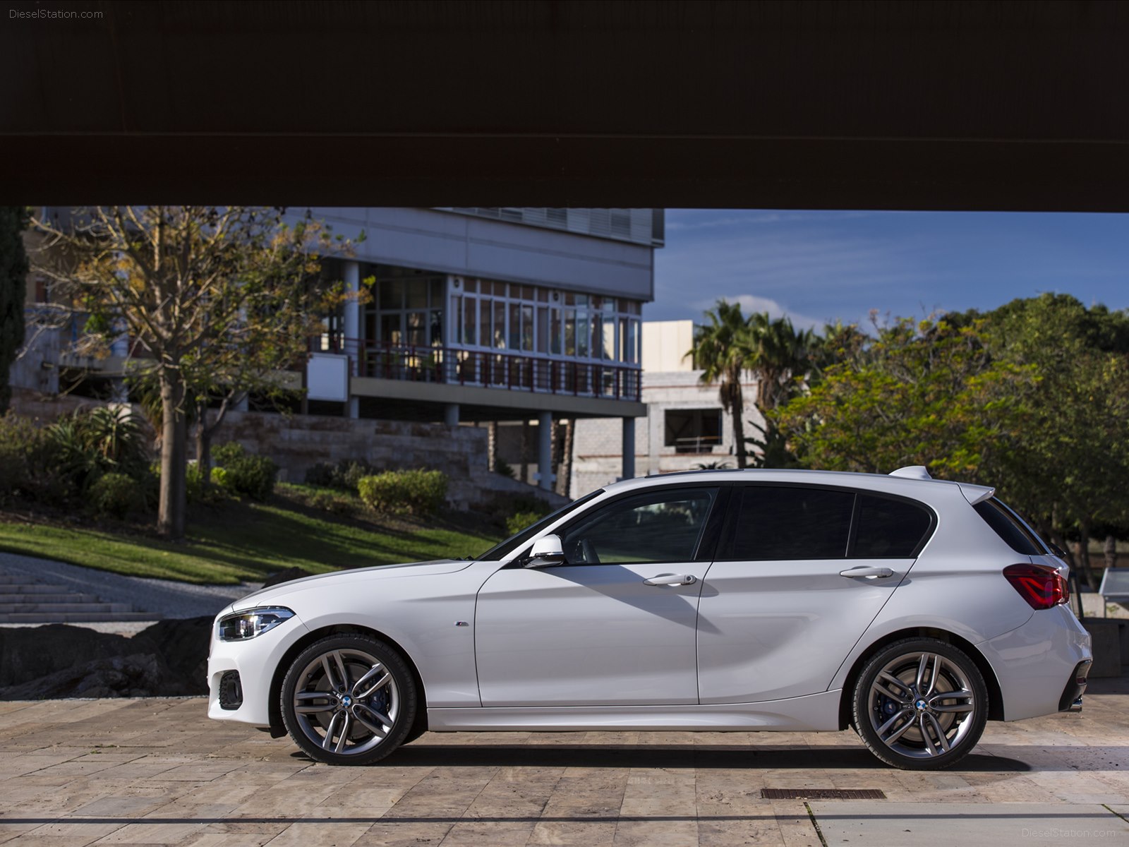 BMW 1-Series 5-Door 2015