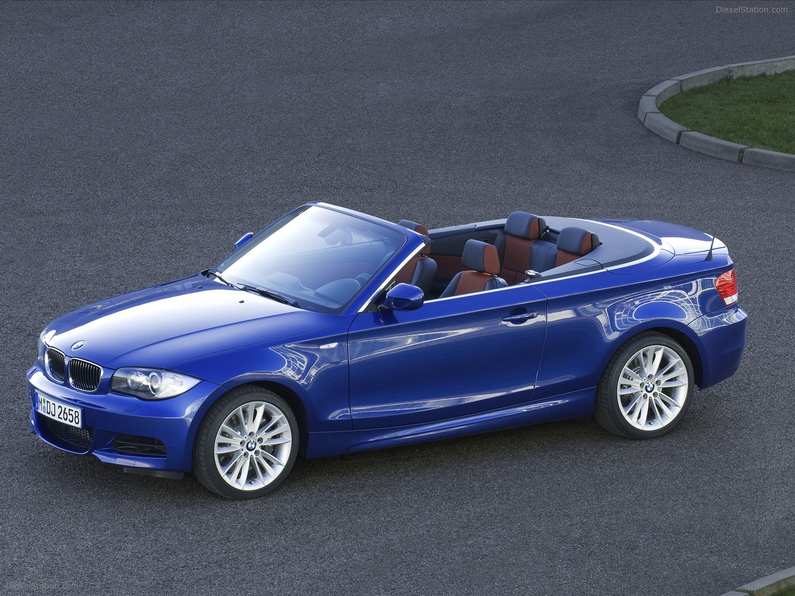 BMW 135i Coupe and Convertible 2011