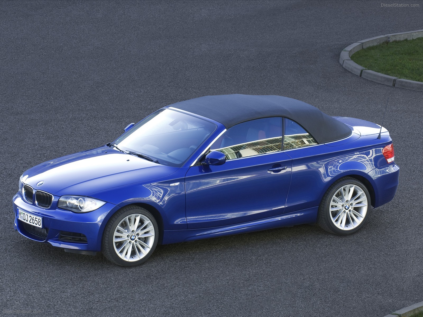 BMW 135i Coupe and Convertible 2011