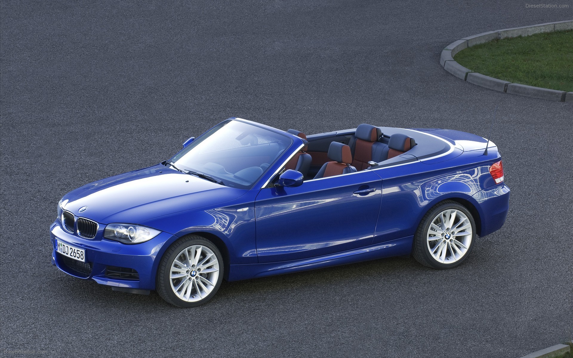 BMW 135i Coupe and Convertible 2011