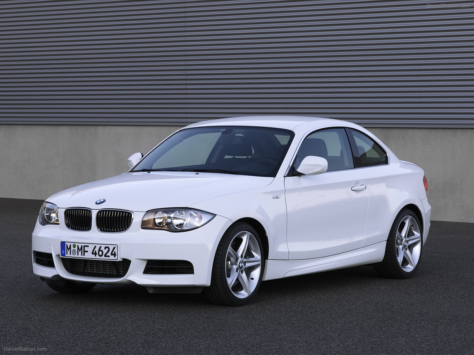 BMW 135i Coupe and Convertible 2011