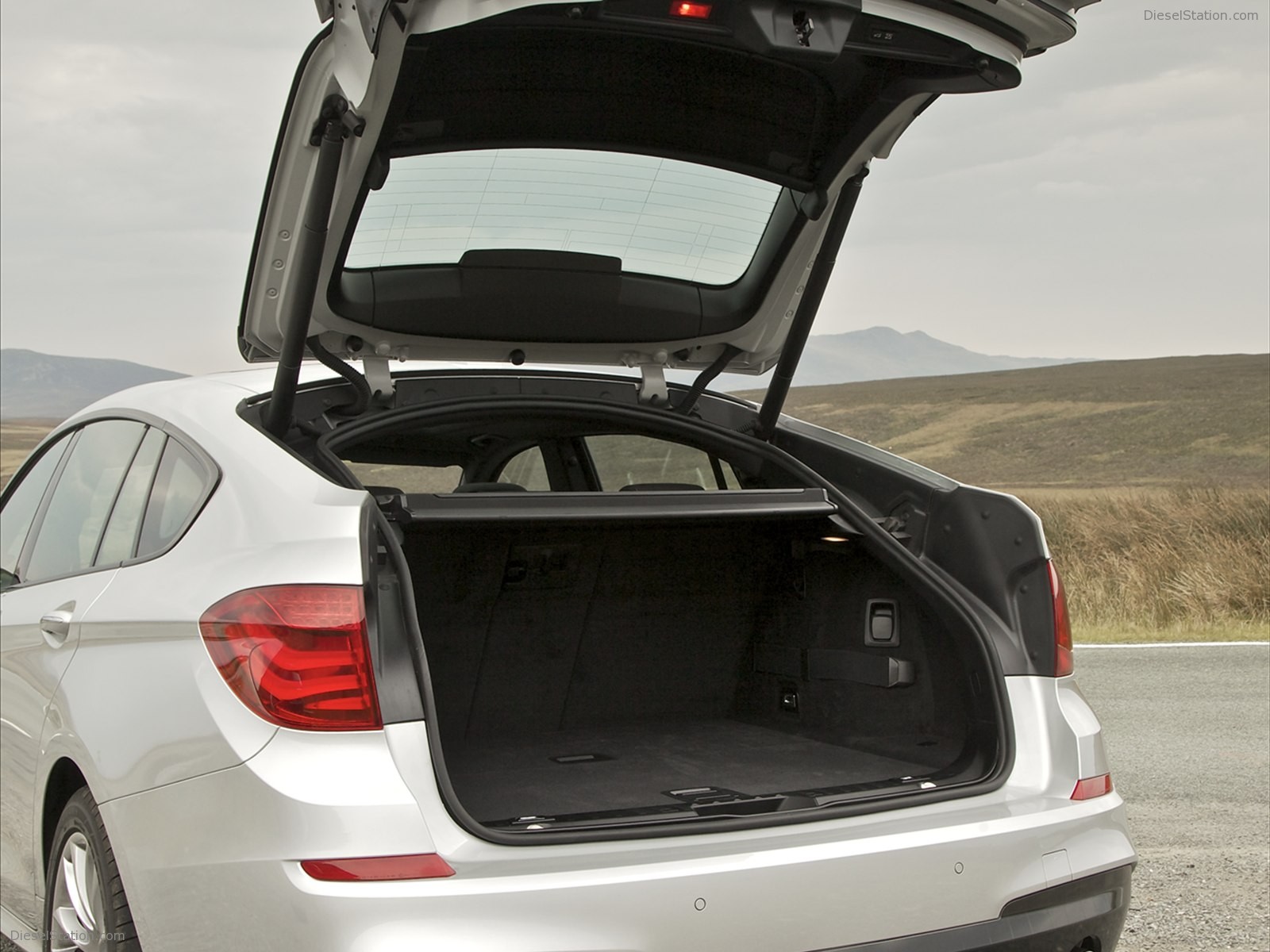 BMW 5 Series Gran Turismo M Sport 2011