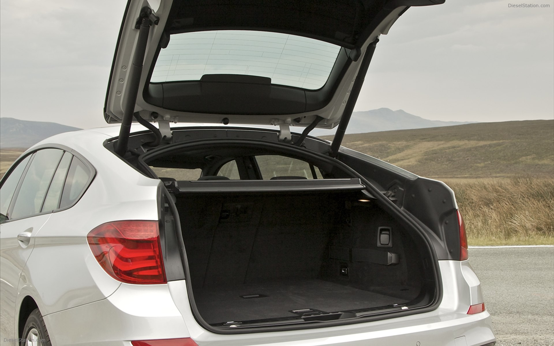 BMW 5 Series Gran Turismo M Sport 2011