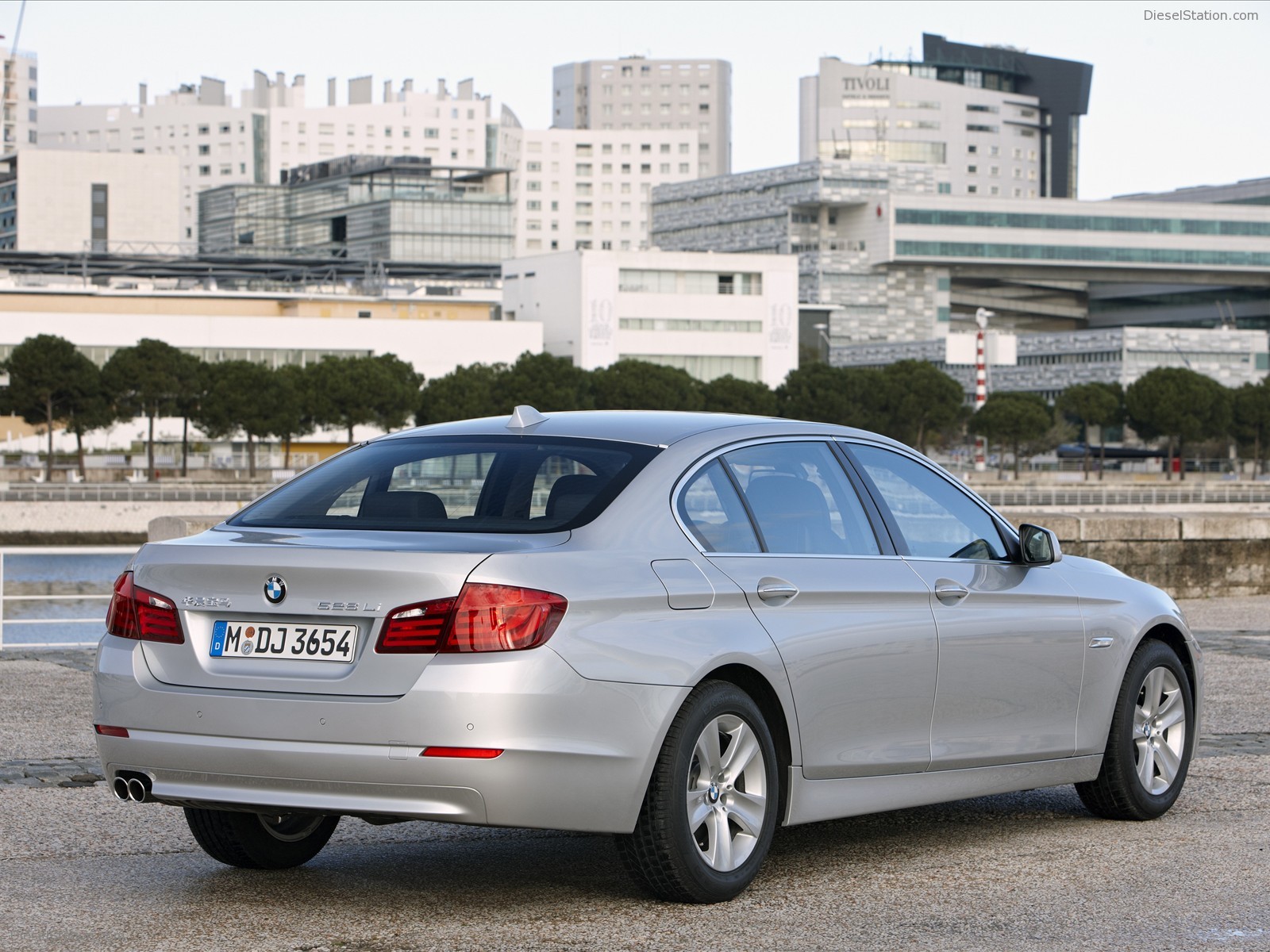 BMW 5-Series Long Wheelbase 2011