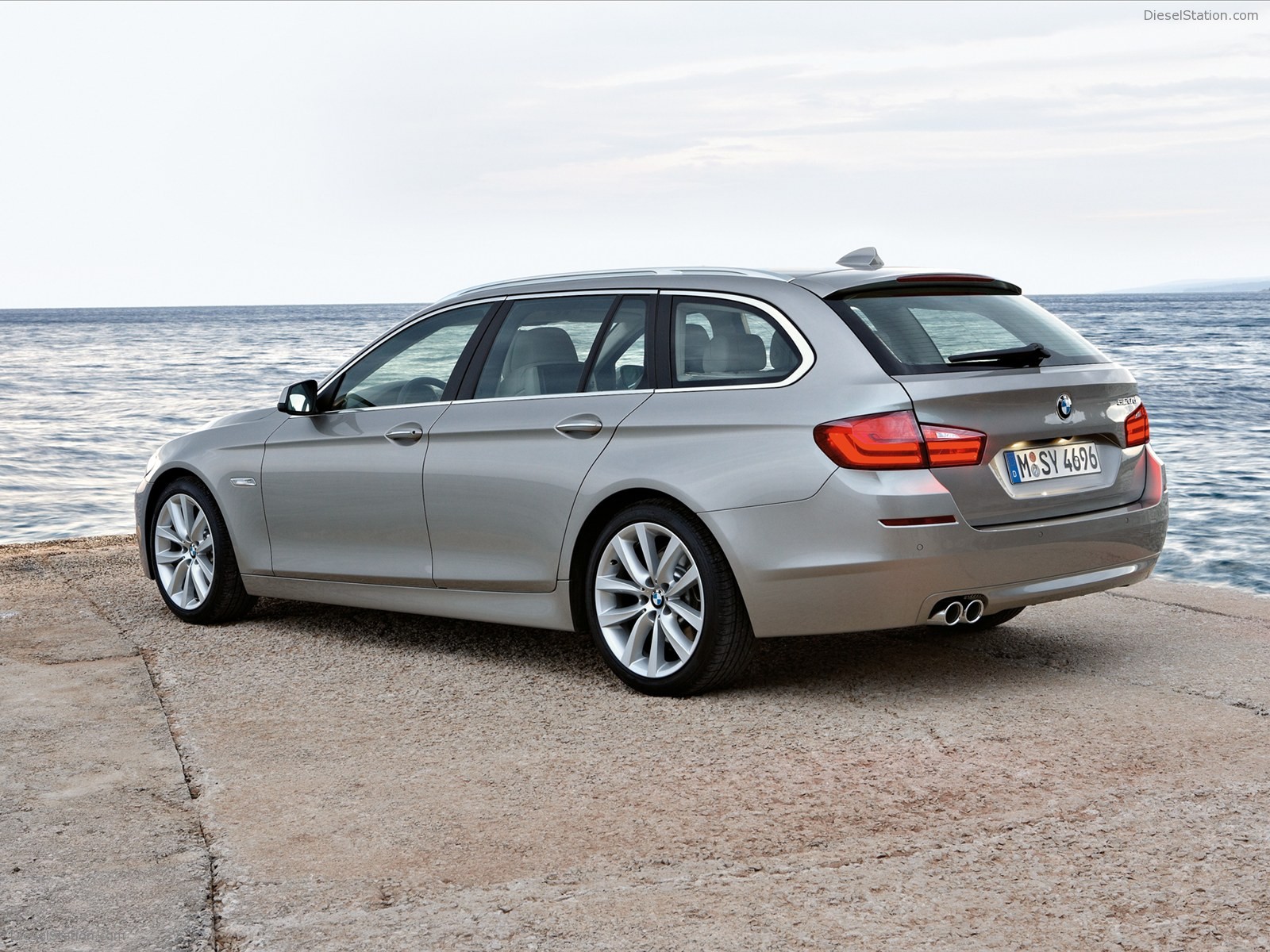 BMW 5 Series Touring 2011