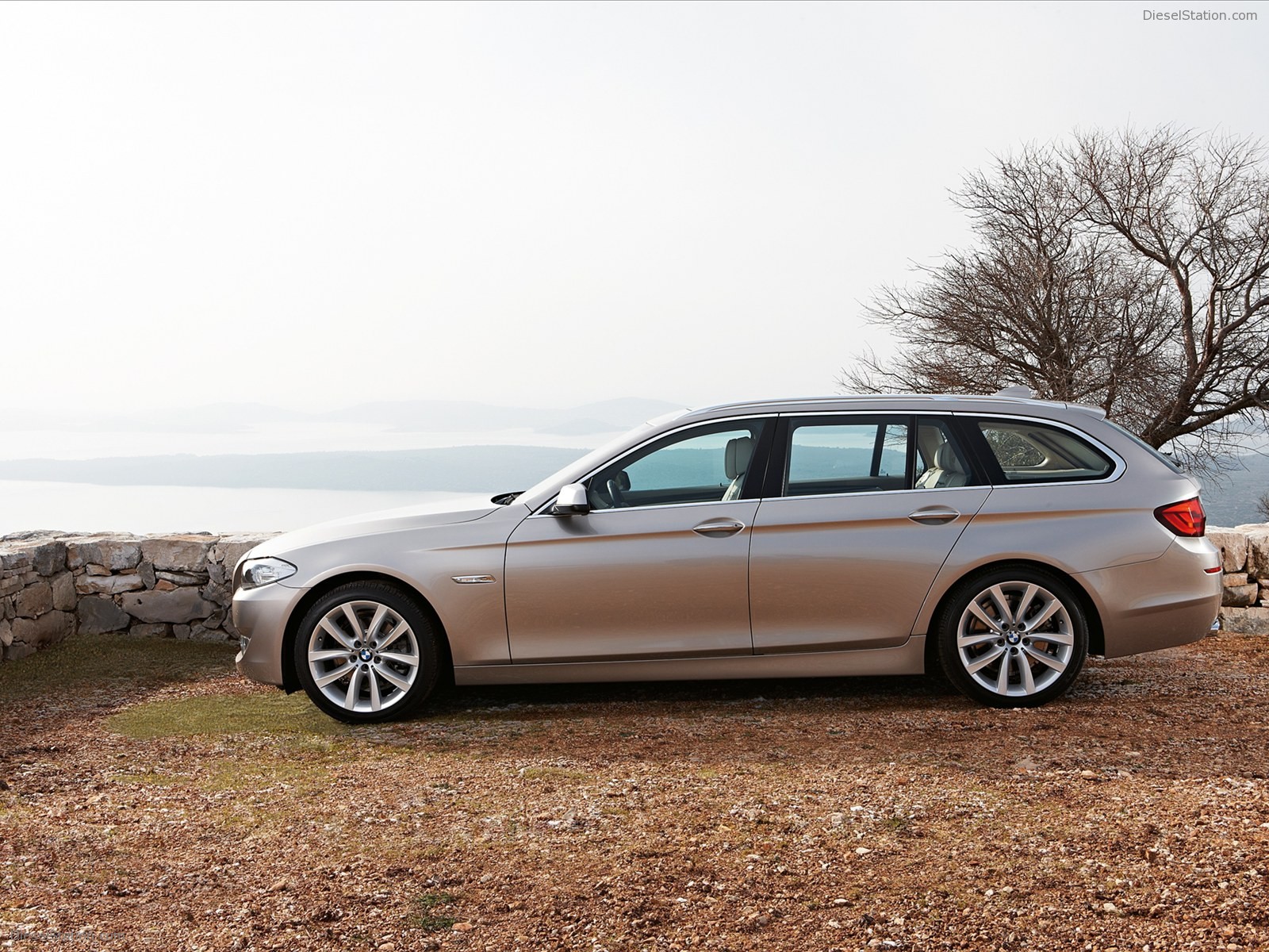 BMW 5 Series Touring 2011
