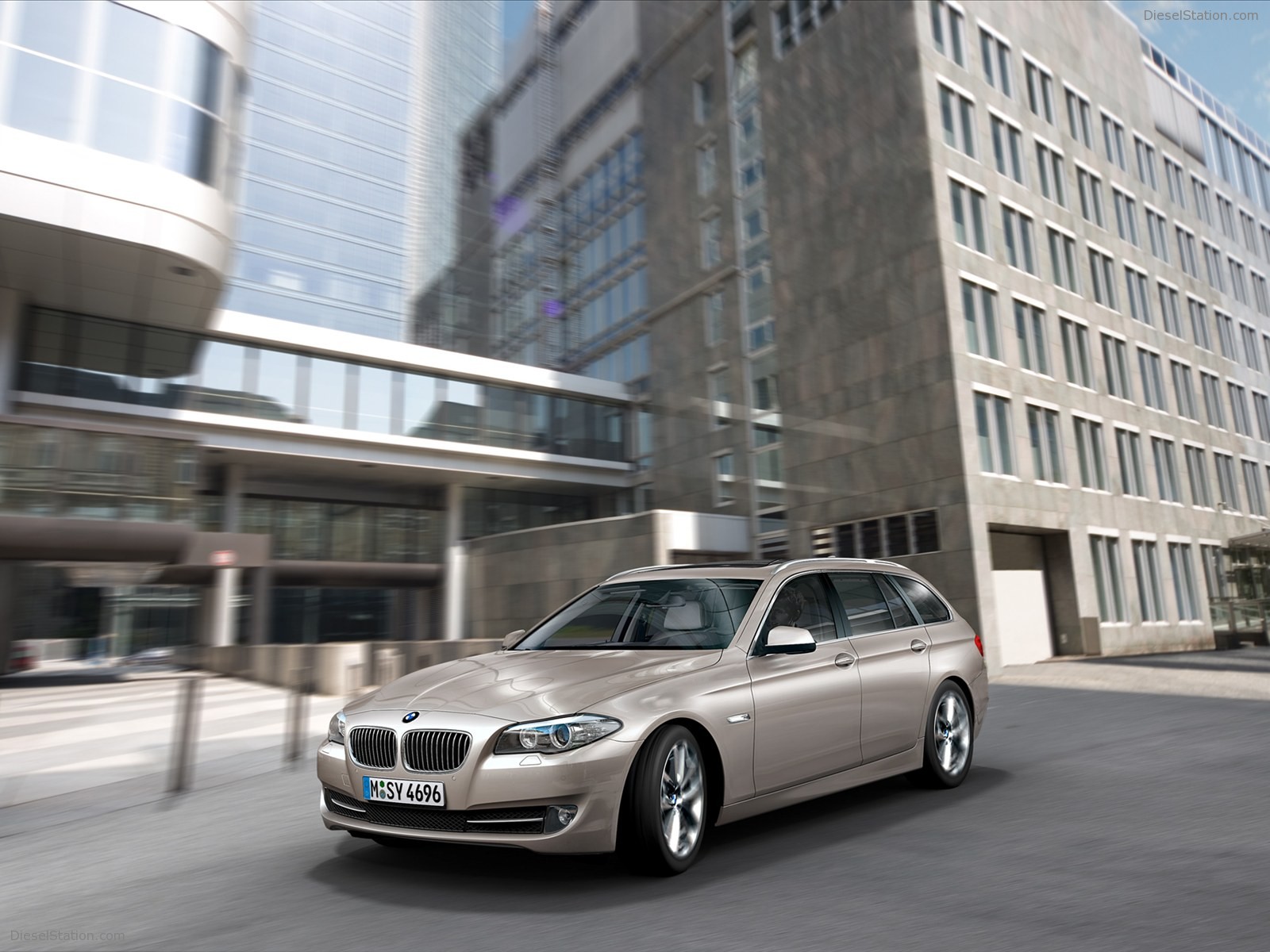 BMW 5 Series Touring 2011