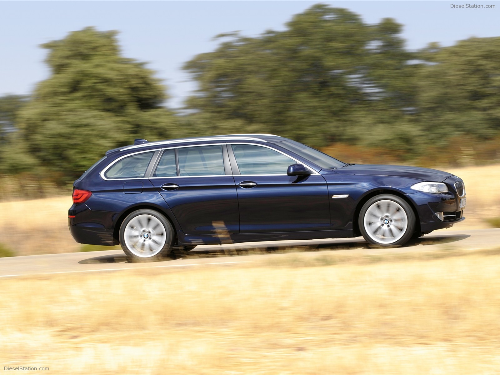 BMW 5 Series Touring 2011