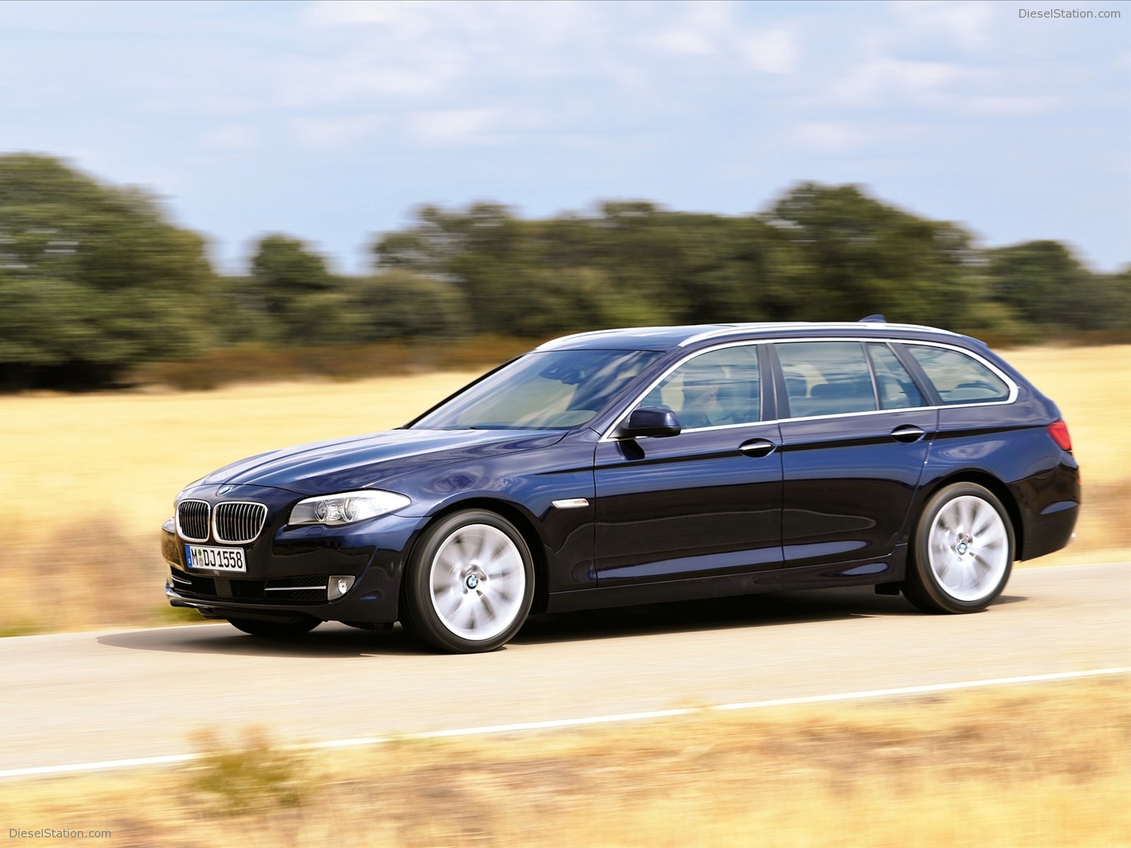 BMW 5 Series Touring 2011