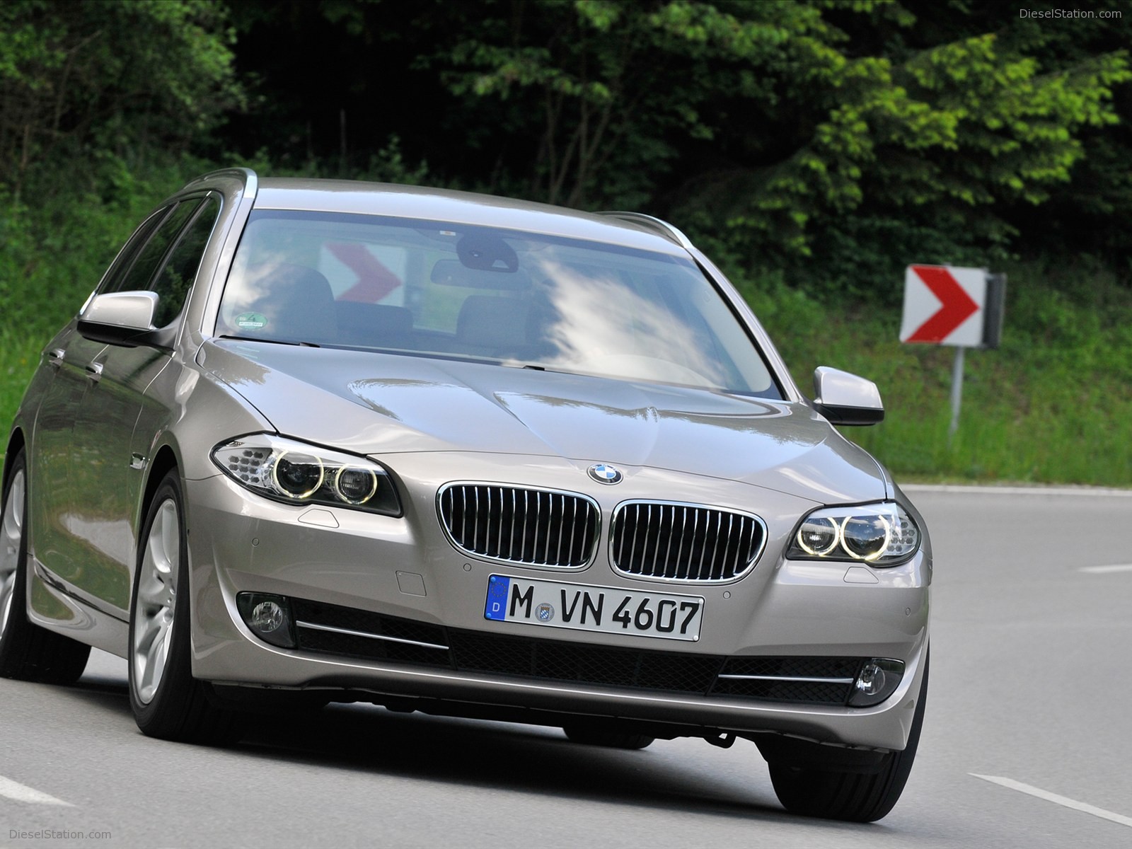 BMW 5 Series Touring 2011