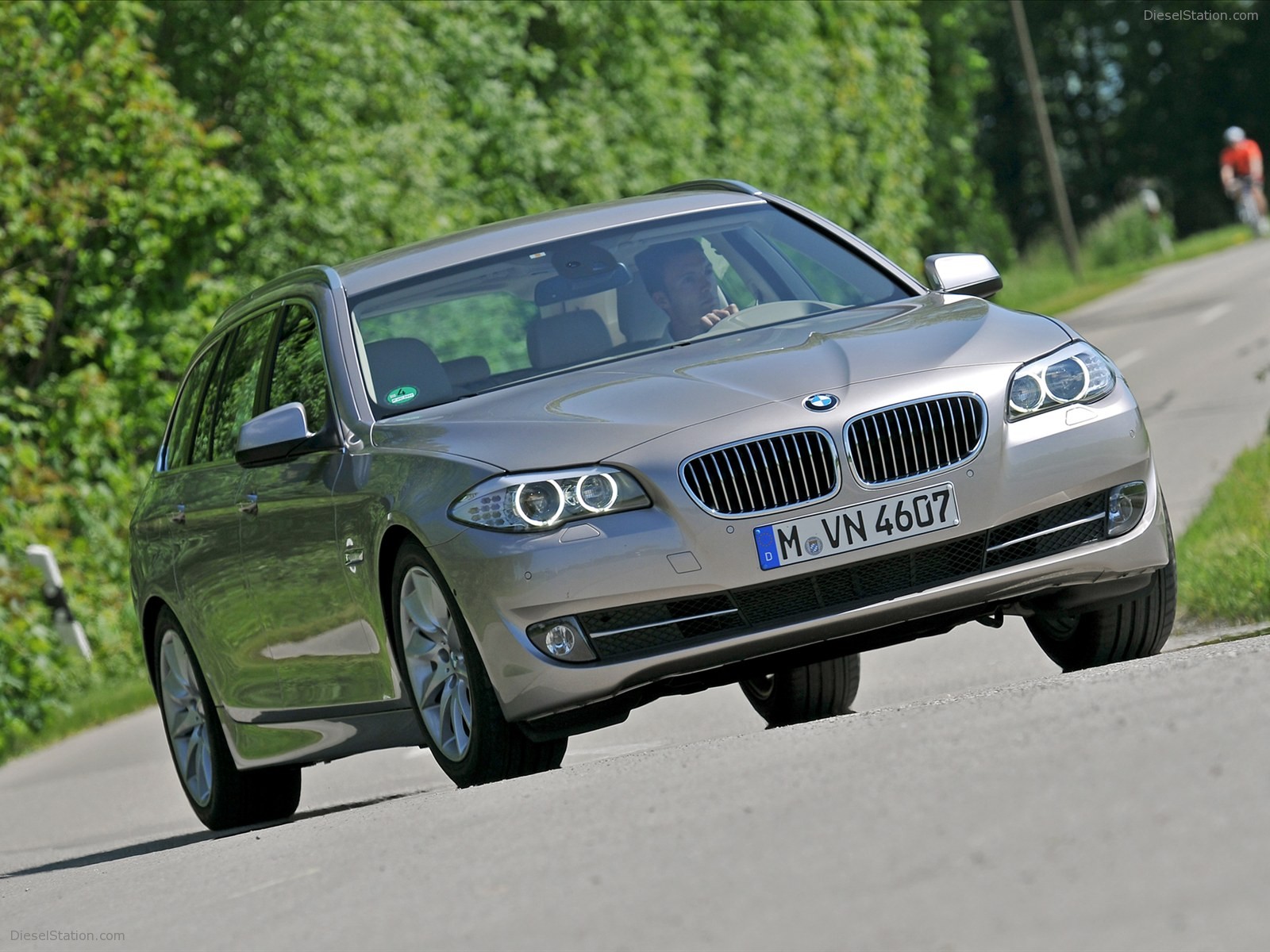 BMW 5 Series Touring 2011