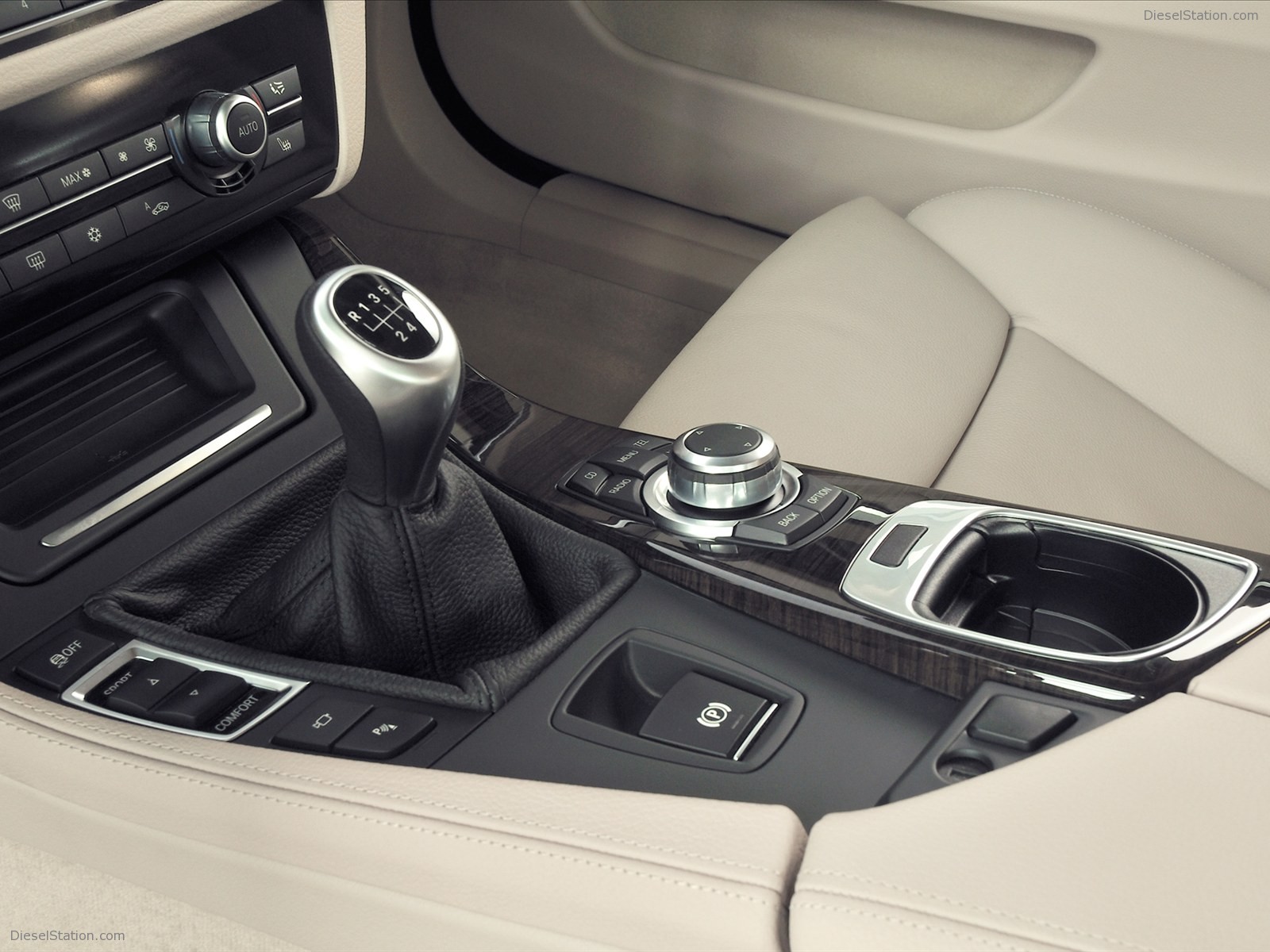 BMW 5 Series Touring 2011
