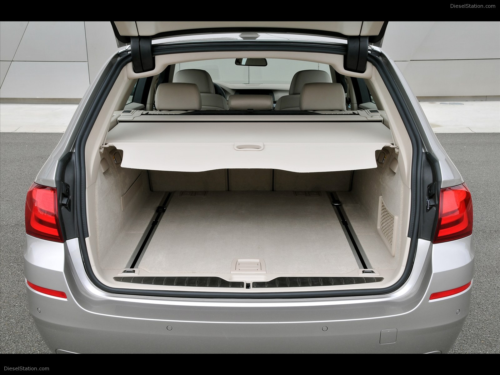 BMW 5 Series Touring 2011