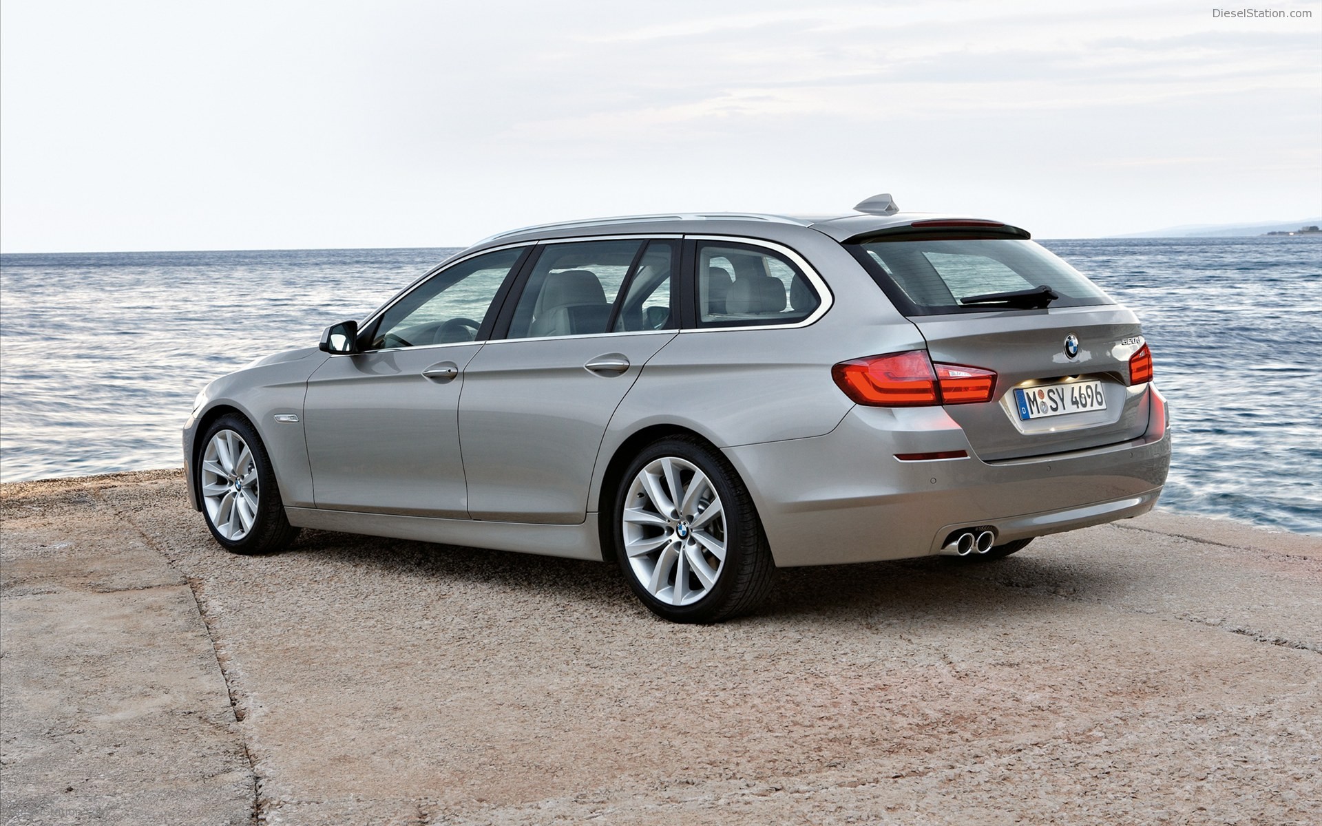 BMW 5 Series Touring 2011