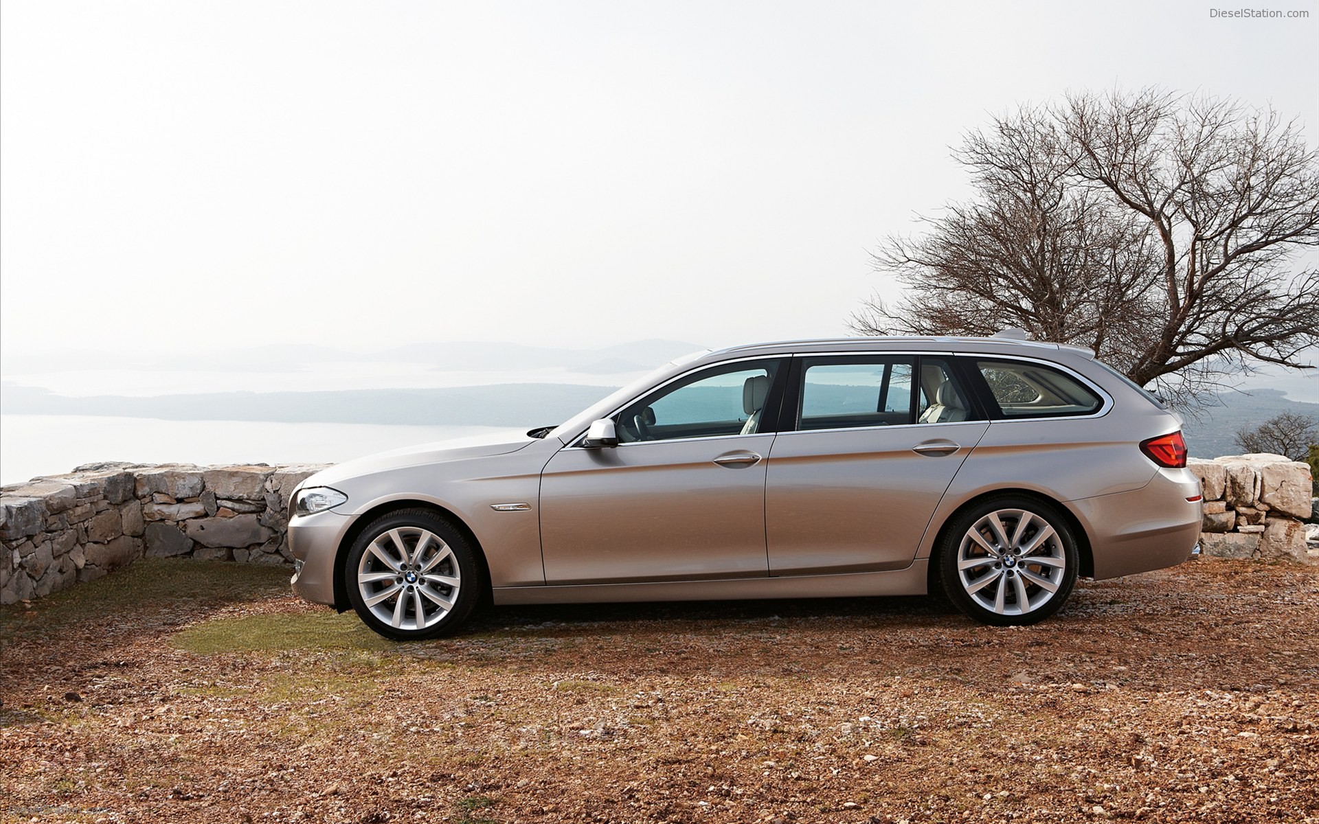 BMW 5 Series Touring 2011