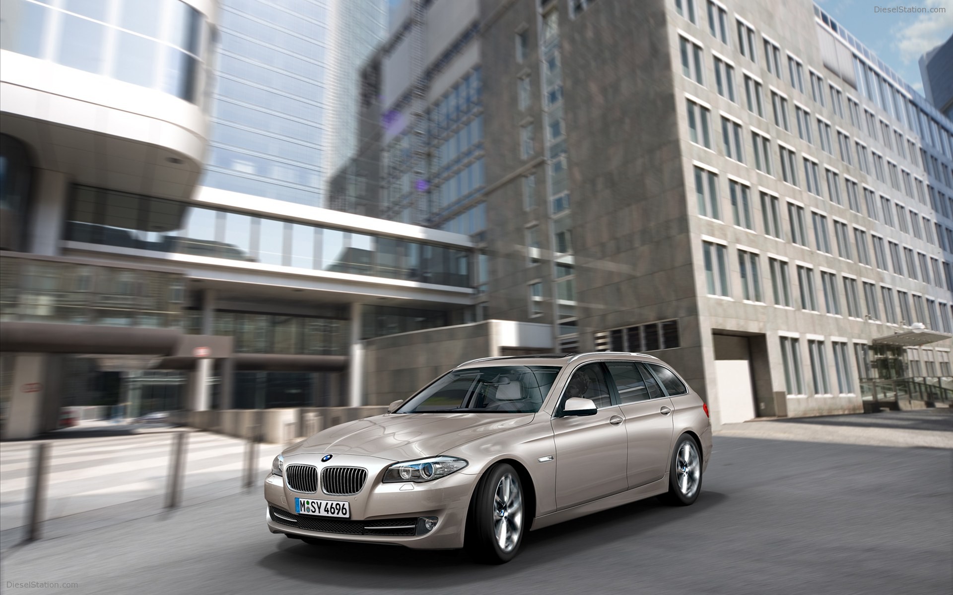 BMW 5 Series Touring 2011