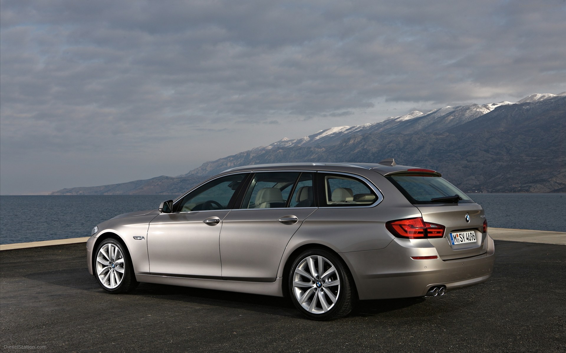BMW 5 Series Touring 2011