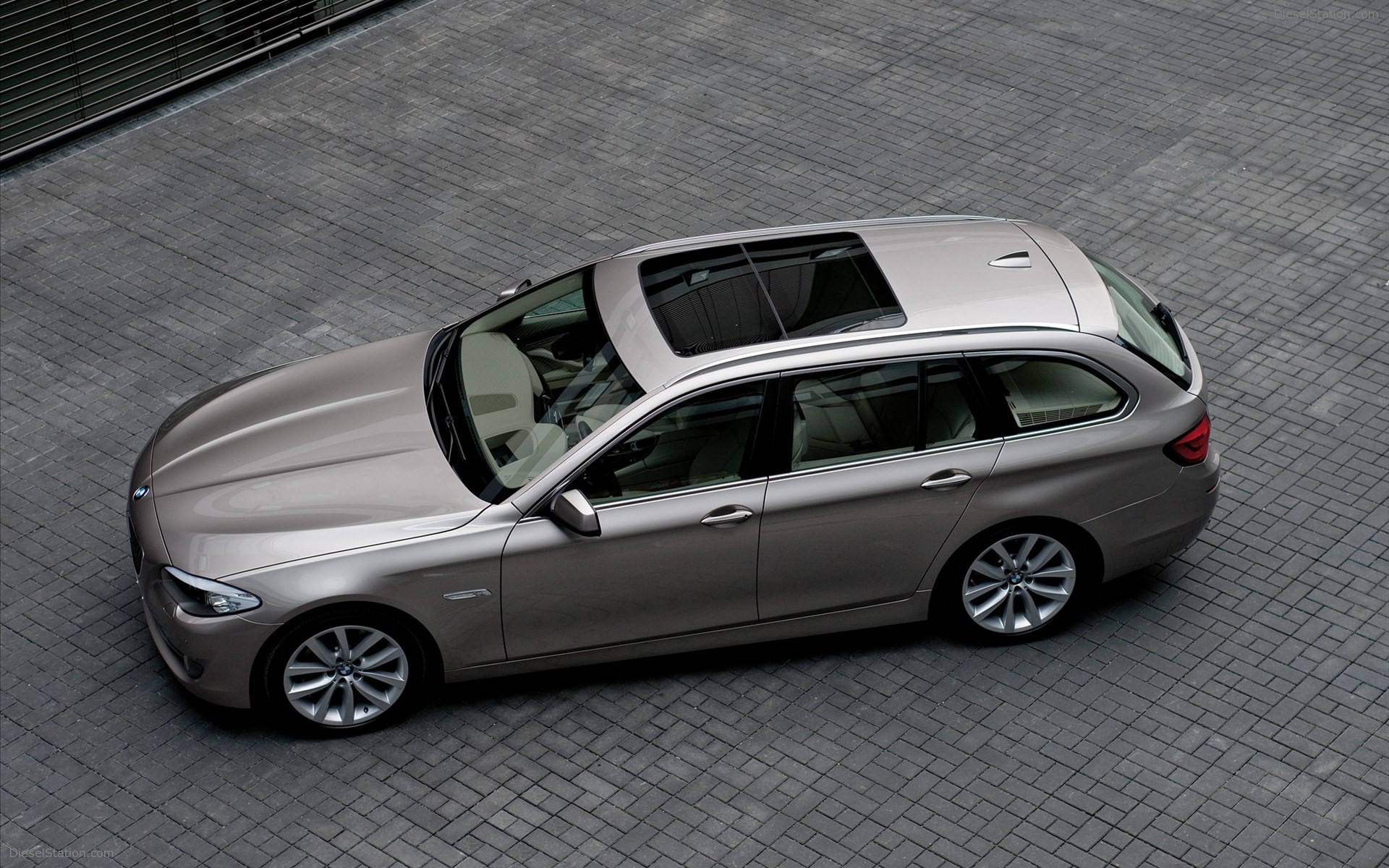 BMW 5 Series Touring 2011