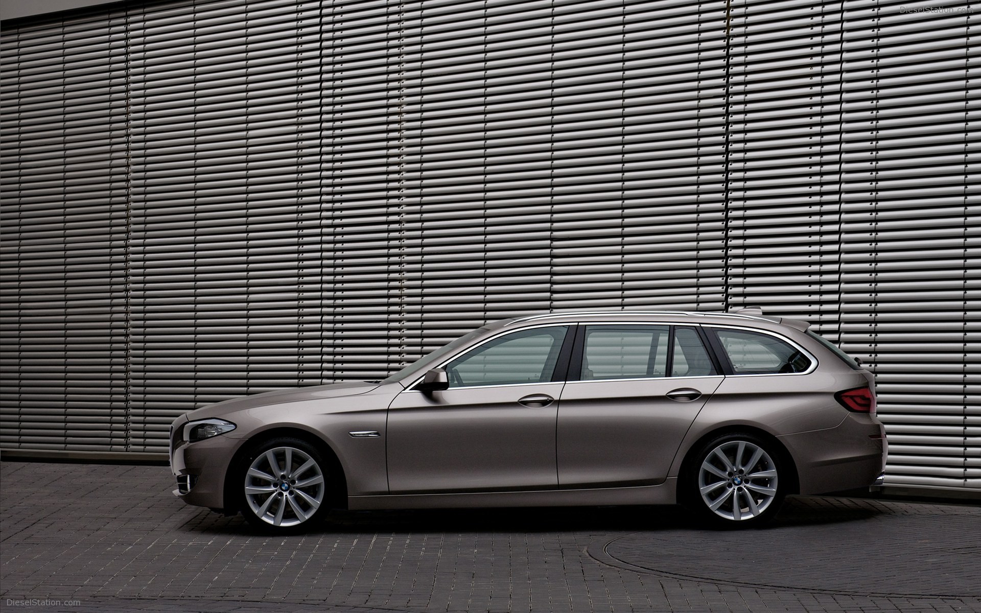 BMW 5 Series Touring 2011