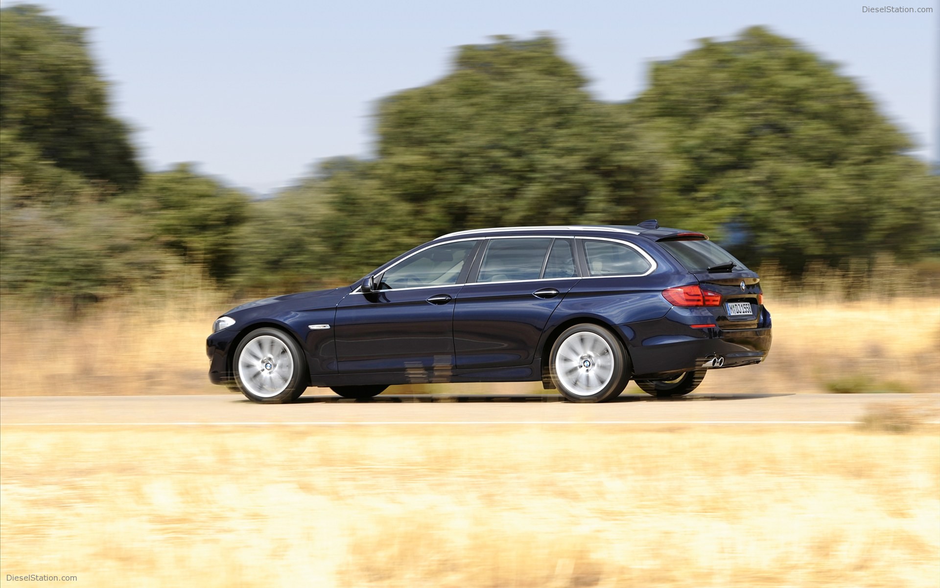 BMW 5 Series Touring 2011
