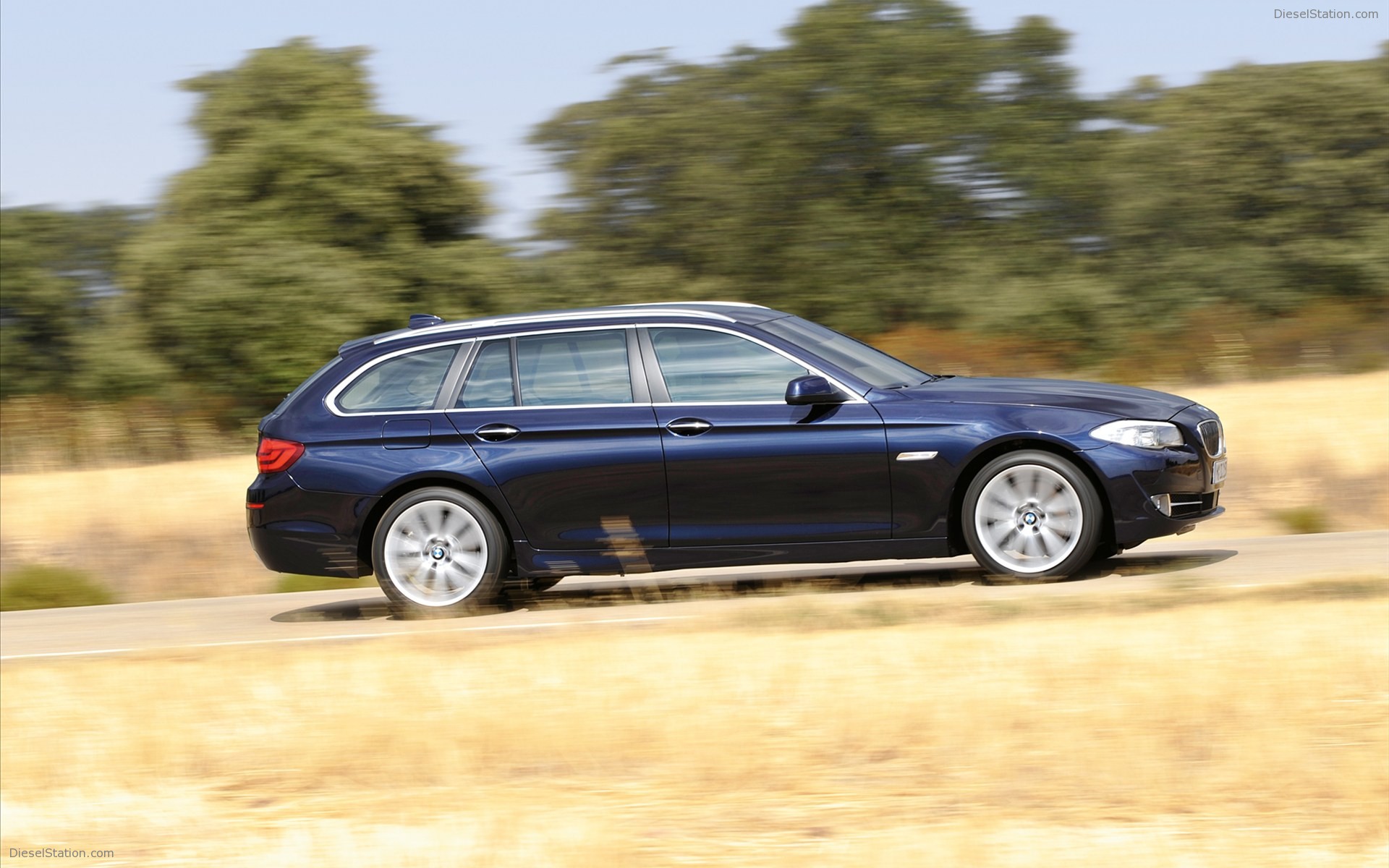 BMW 5 Series Touring 2011
