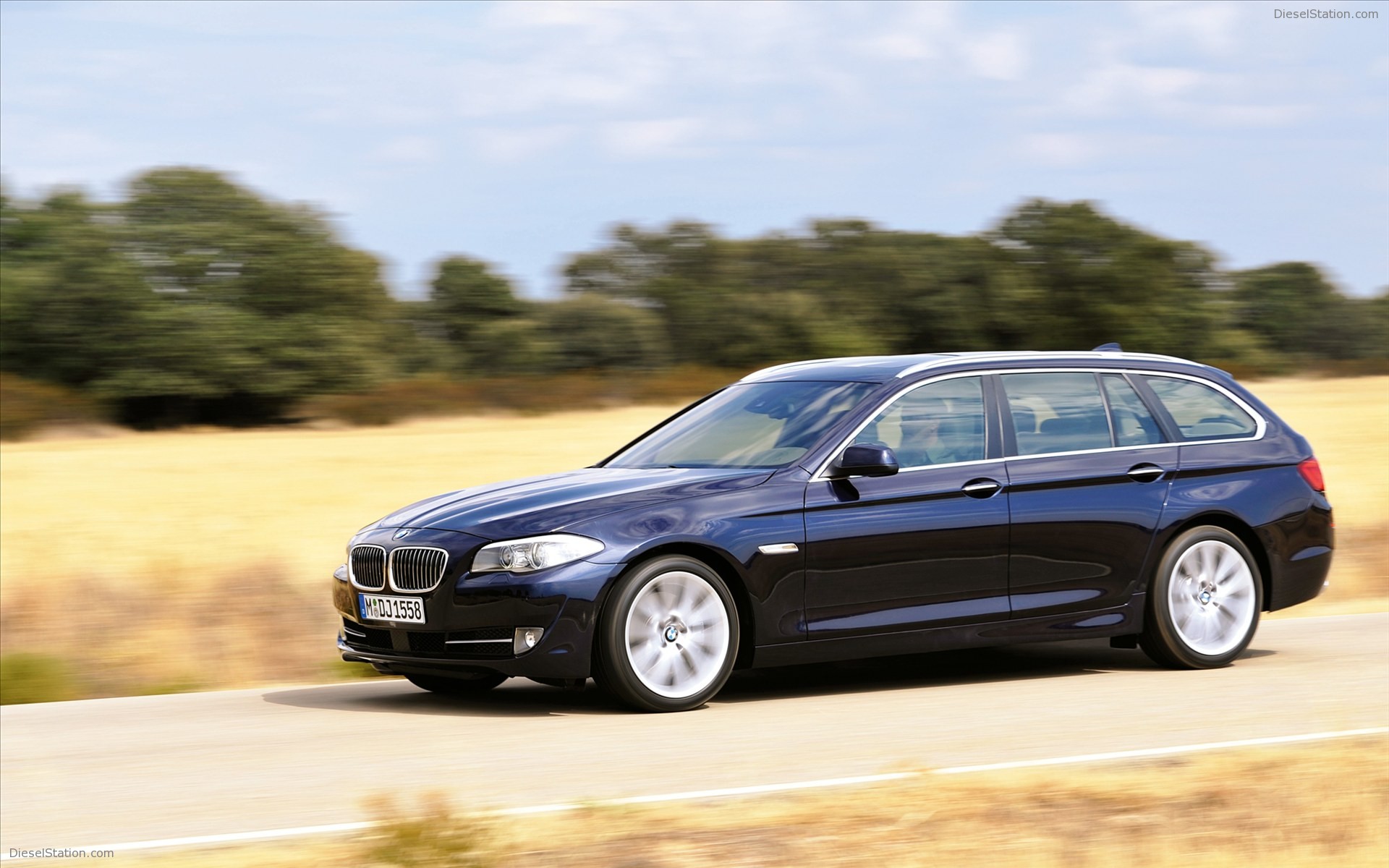 BMW 5 Series Touring 2011