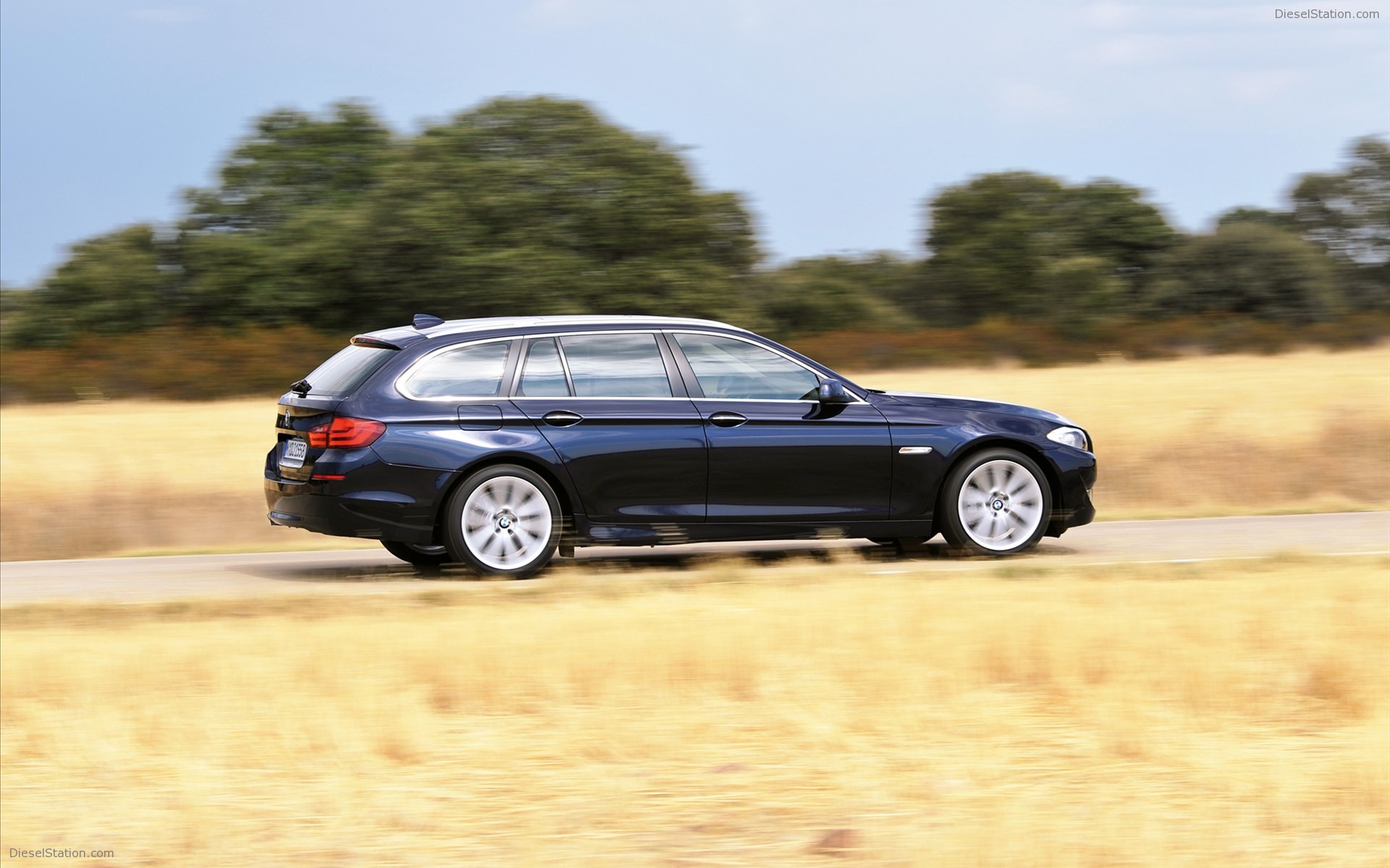 BMW 5 Series Touring 2011