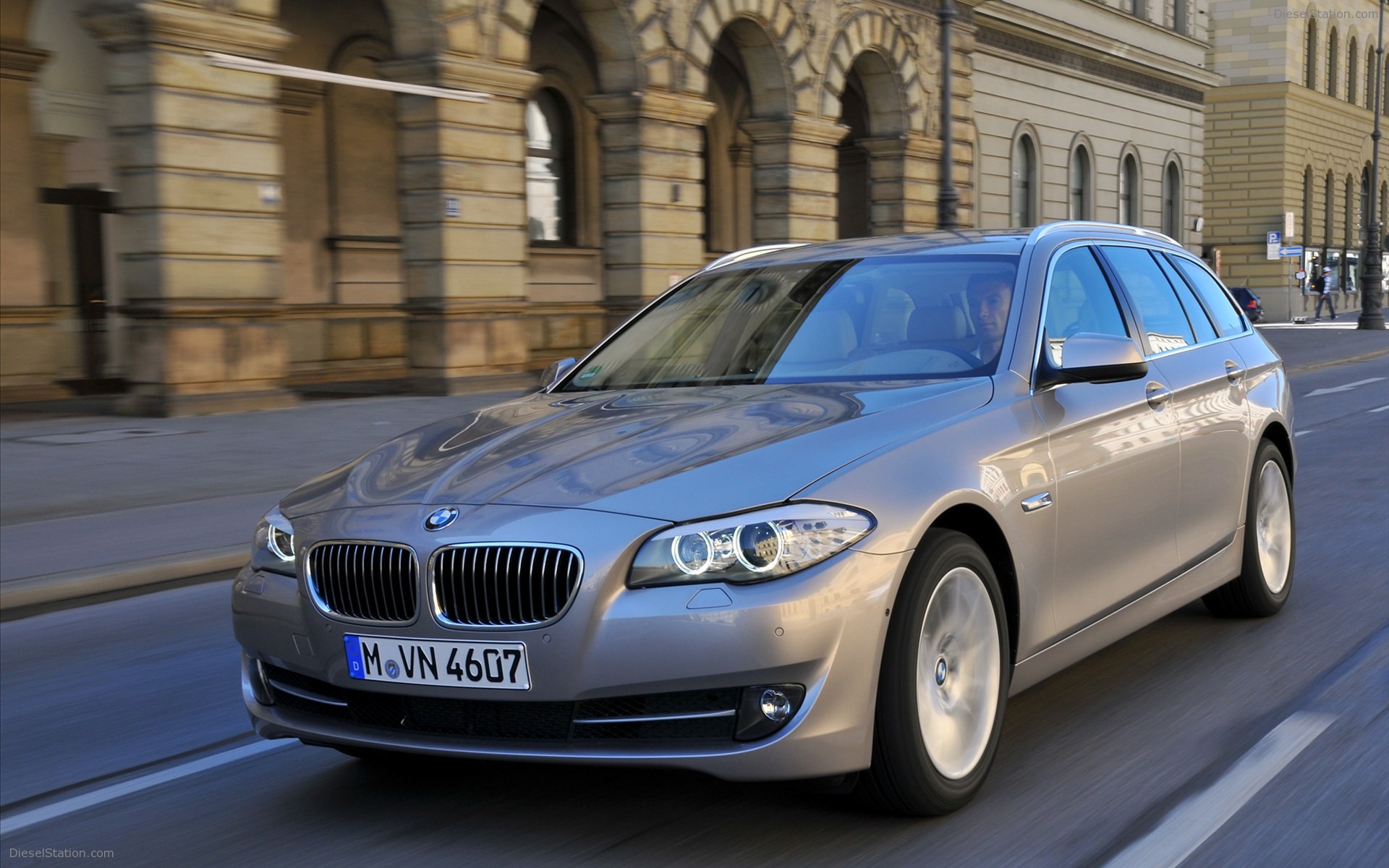 BMW 5 Series Touring 2011