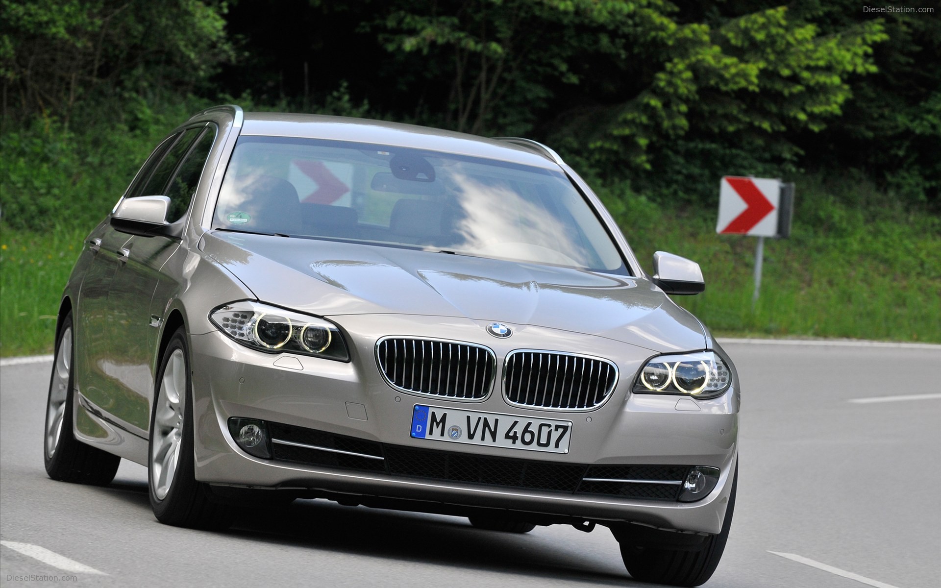 BMW 5 Series Touring 2011