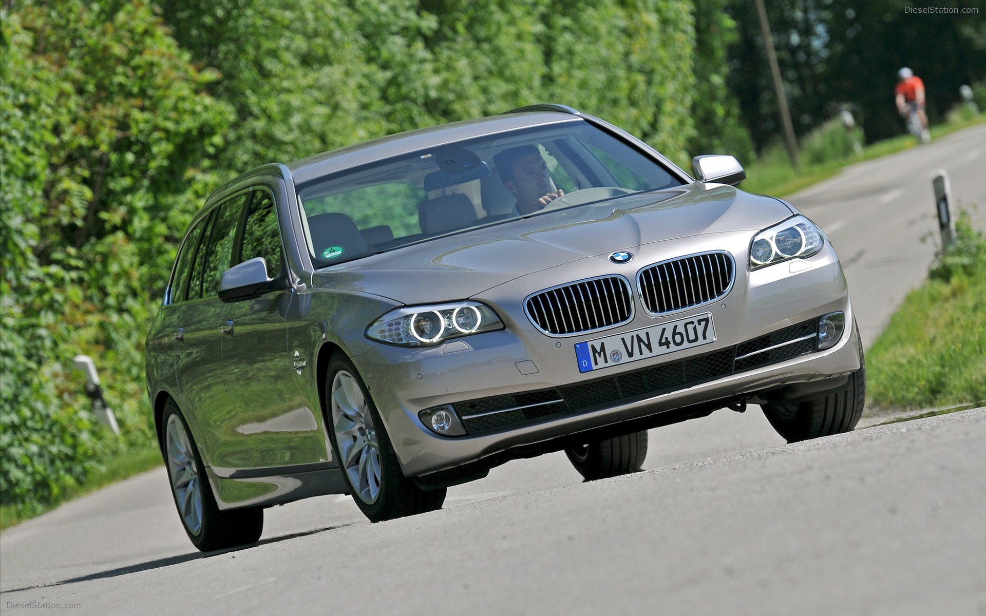 BMW 5 Series Touring 2011