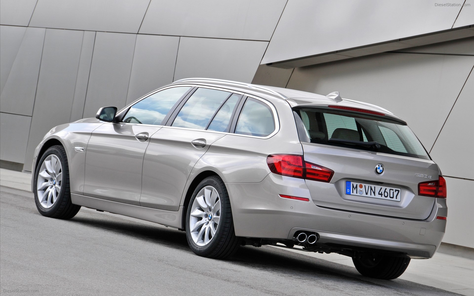 BMW 5 Series Touring 2011