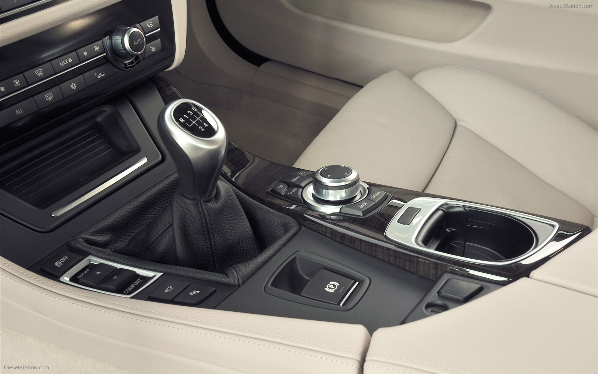 BMW 5 Series Touring 2011