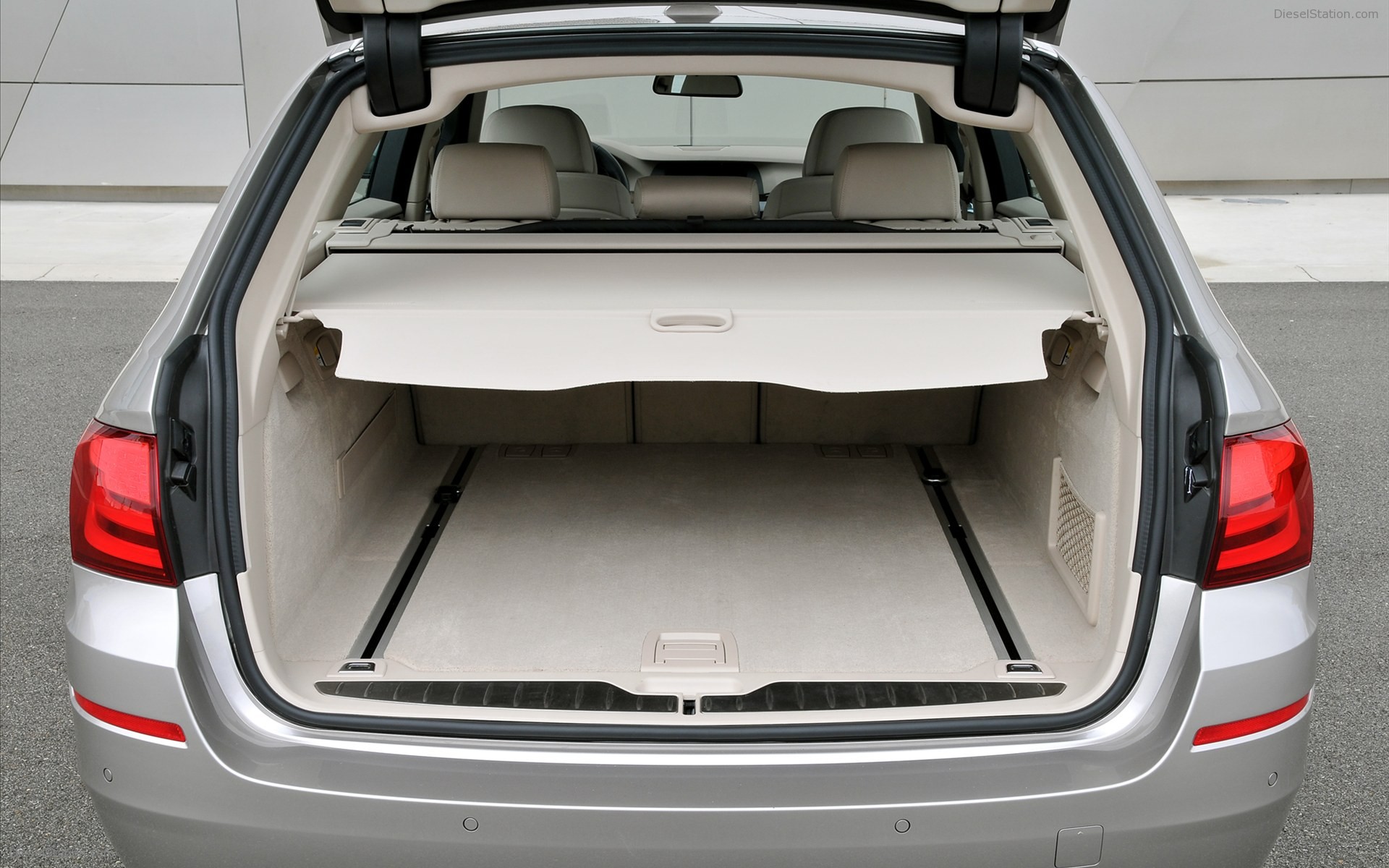 BMW 5 Series Touring 2011