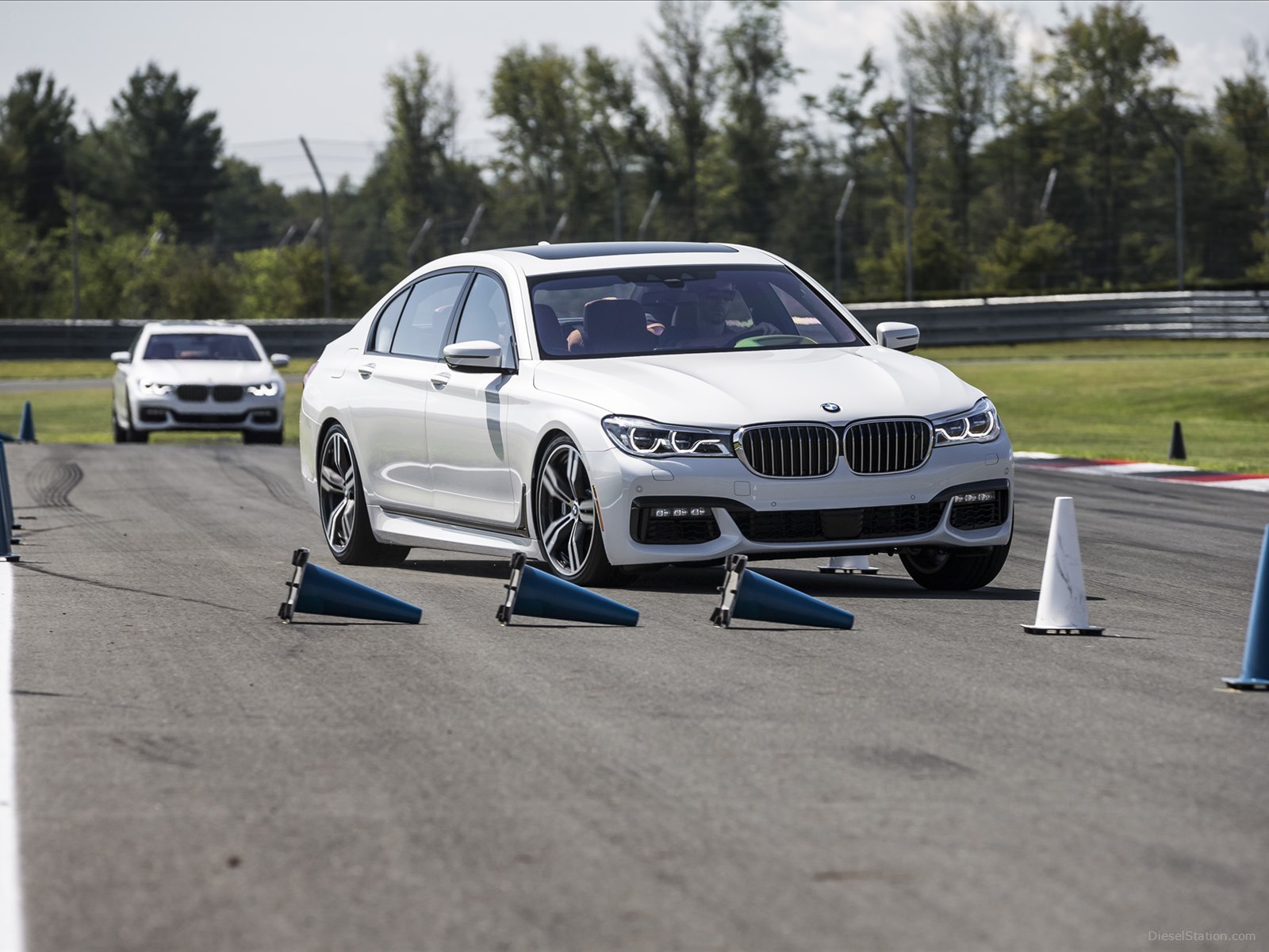 BMW 7 Series UK Version 2016