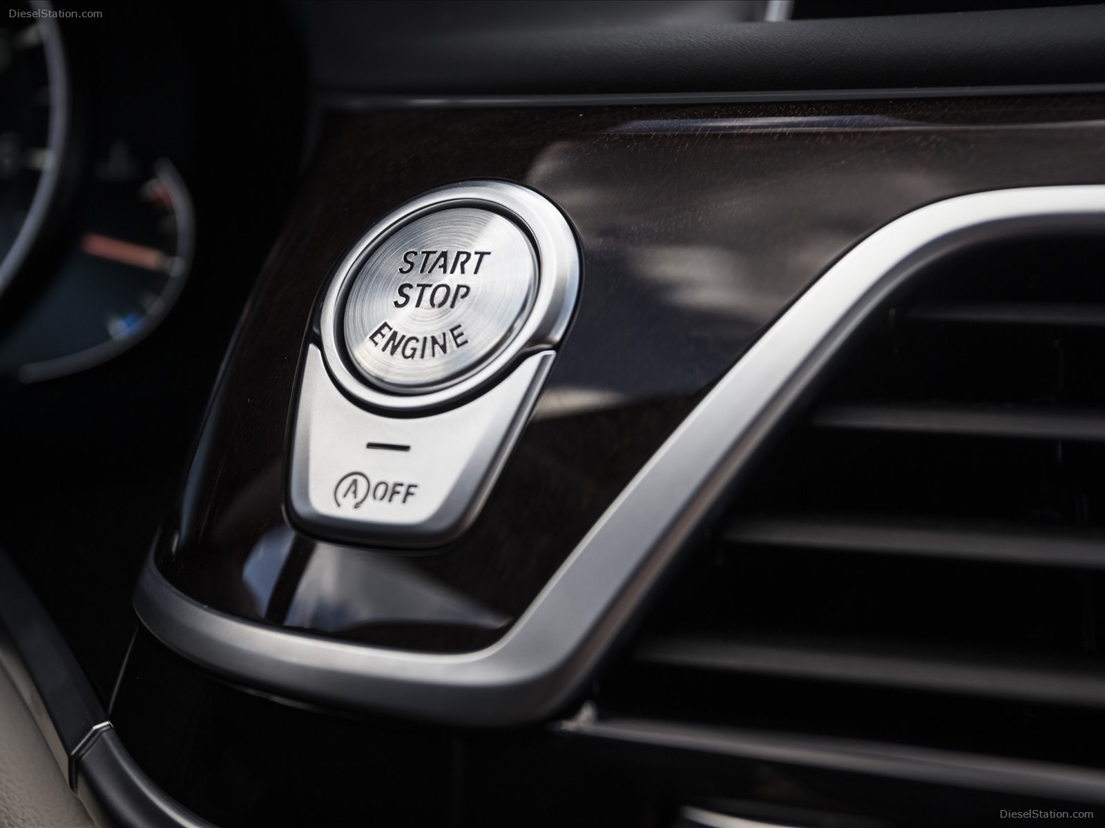 BMW 7 Series UK Version 2016