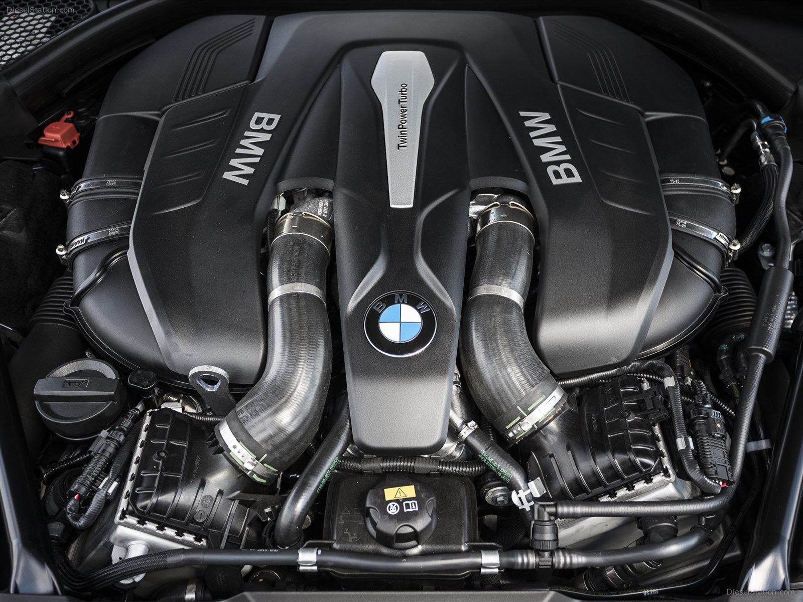 BMW 7 Series UK Version 2016