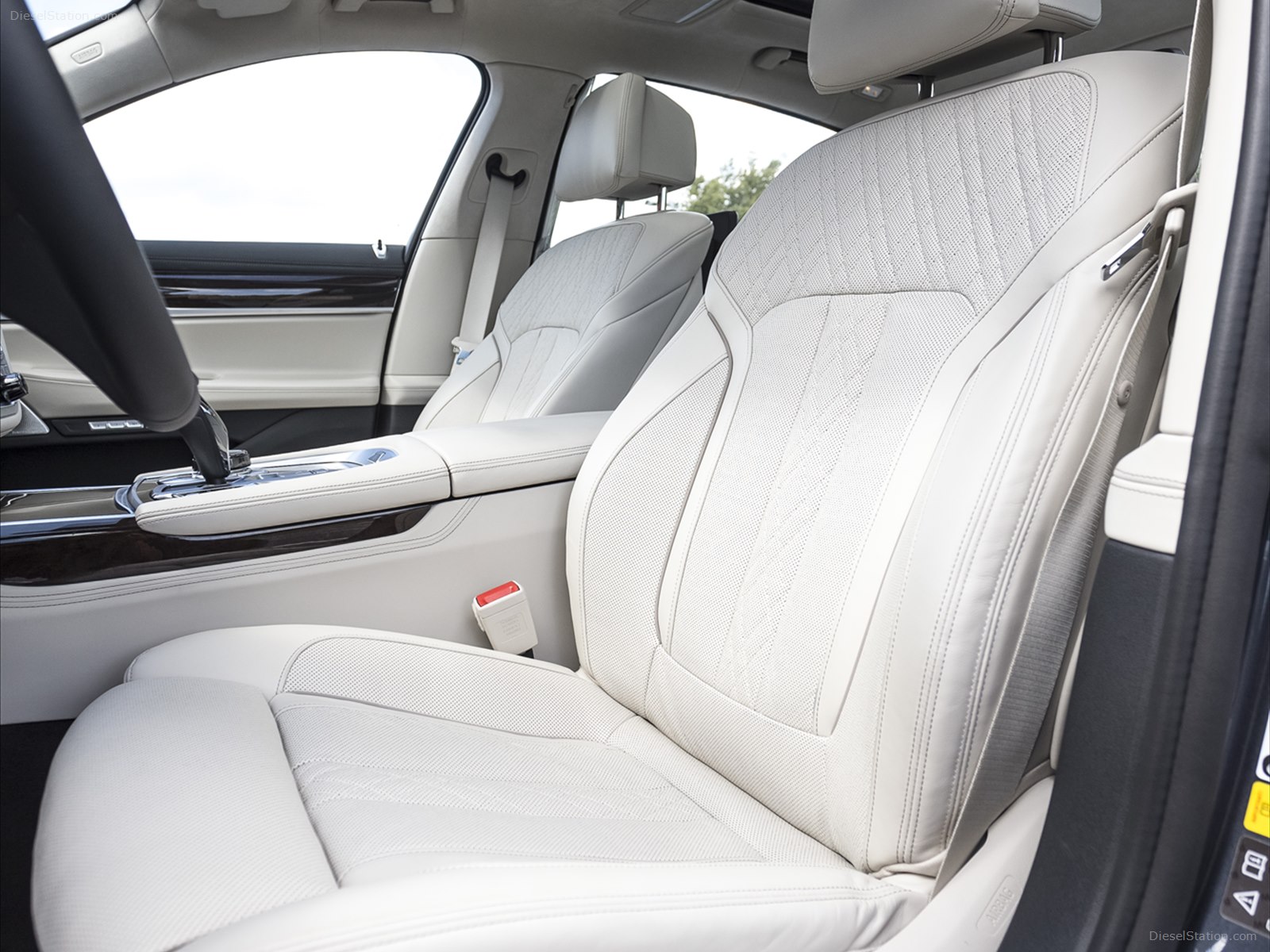 BMW 7 Series UK Version 2016