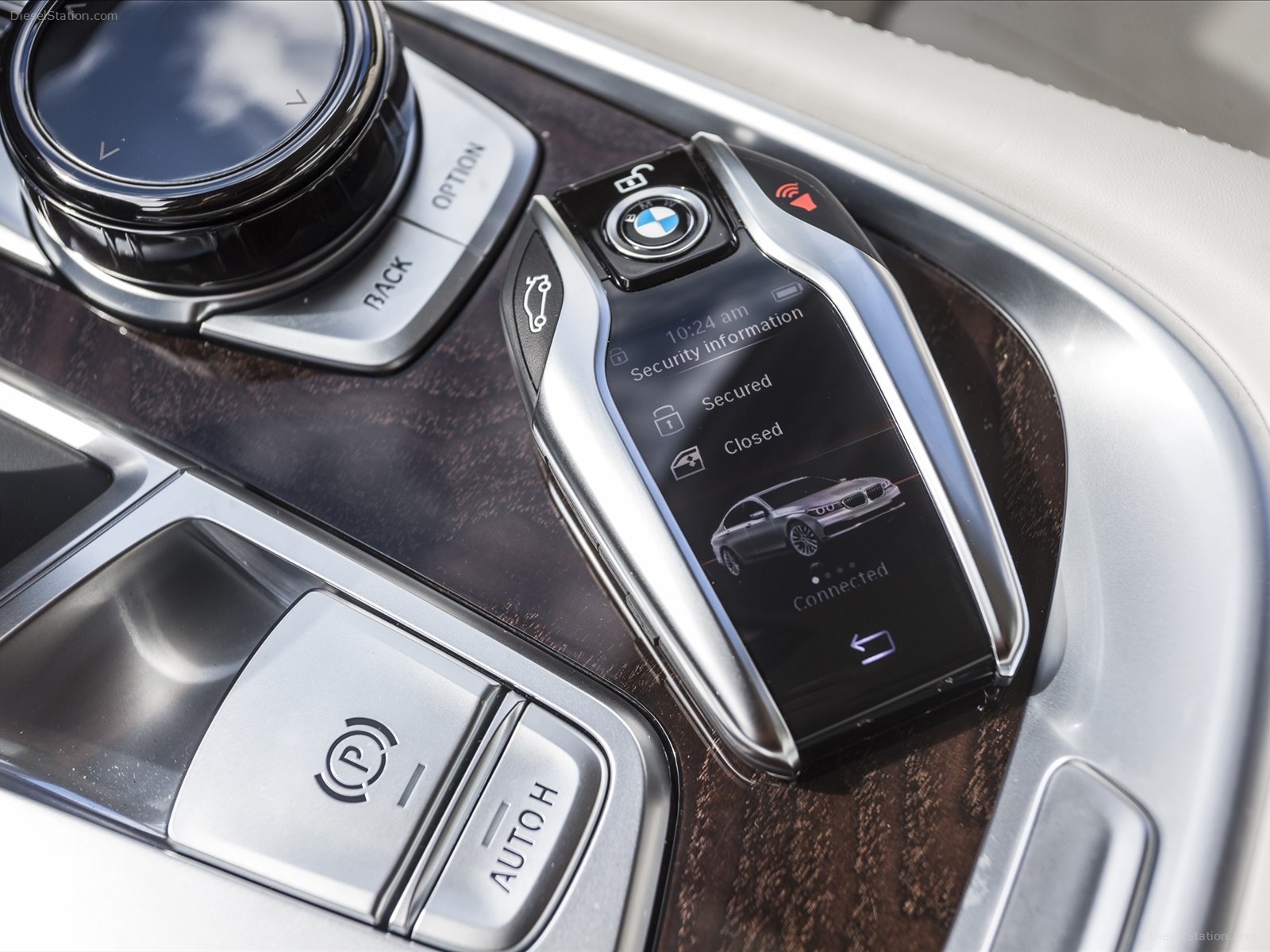 BMW 7 Series UK Version 2016