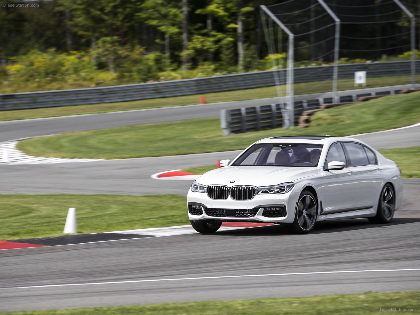 BMW 7 Series UK Version 2016