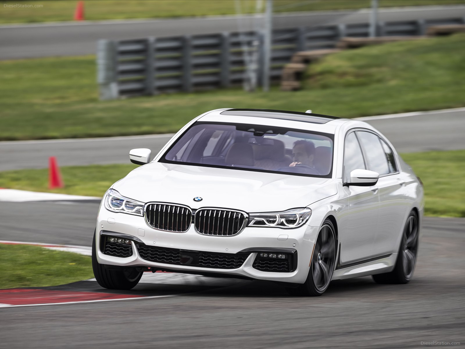 BMW 7 Series UK Version 2016