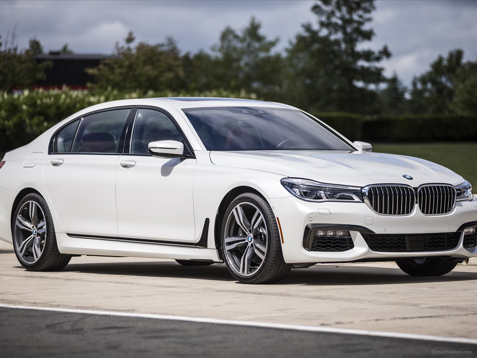 BMW 7 Series UK Version 2016