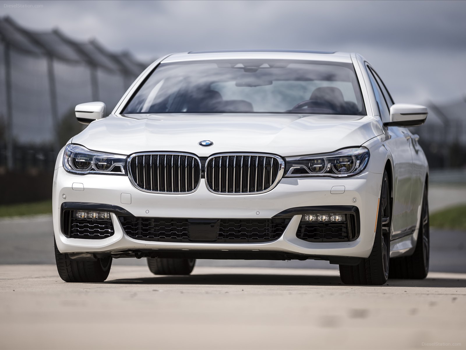 BMW 7 Series UK Version 2016