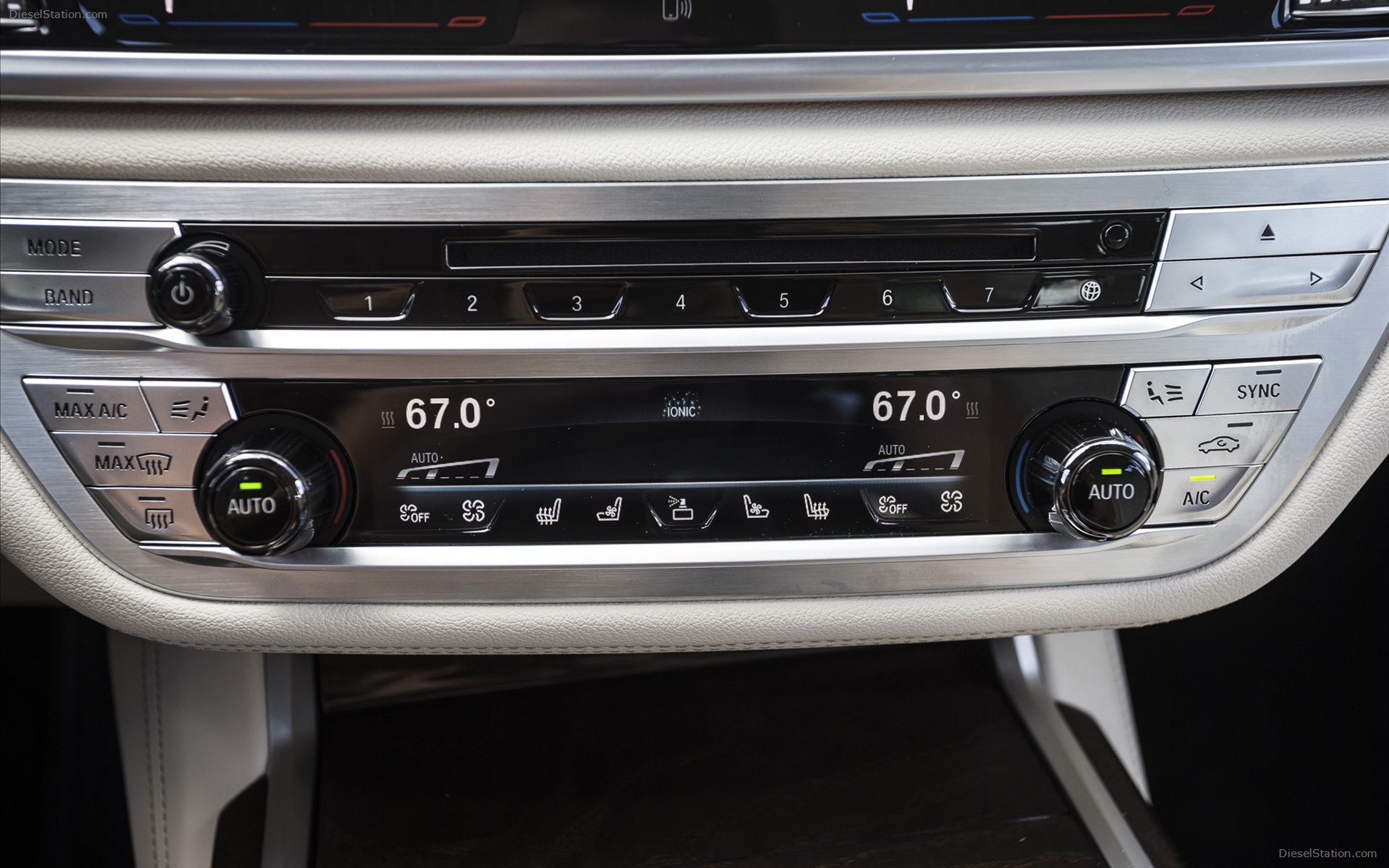 BMW 7 Series UK Version 2016