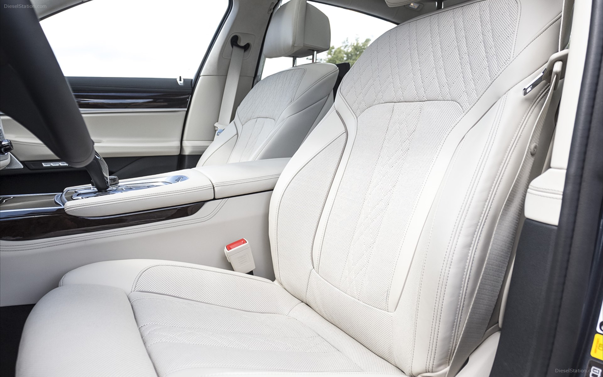 BMW 7 Series UK Version 2016