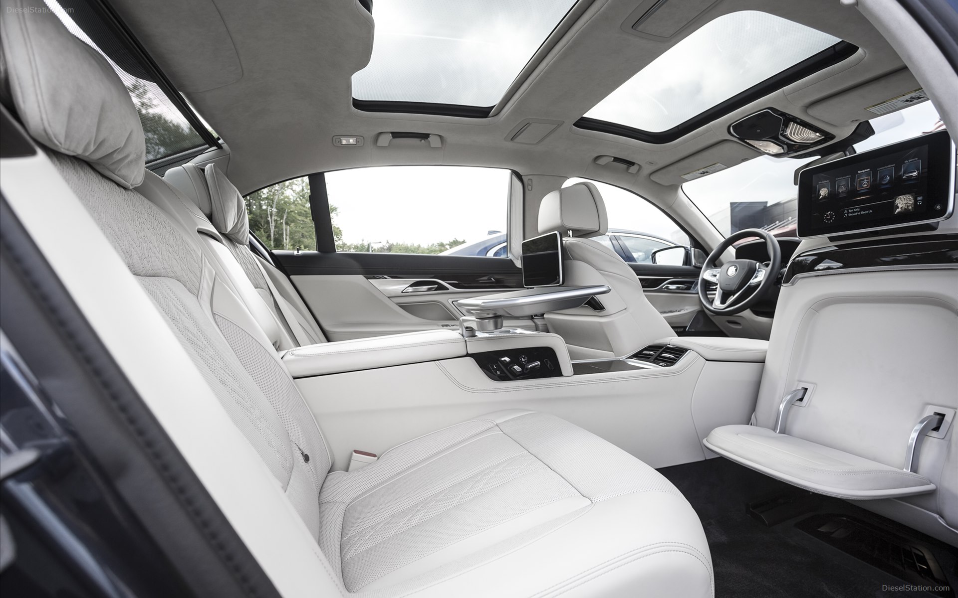 BMW 7 Series UK Version 2016